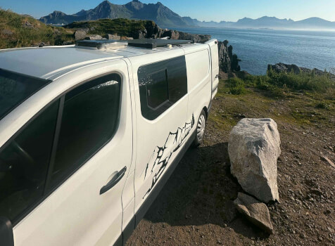 camping-car RENAULT TRAFIC  extérieur / latéral gauche