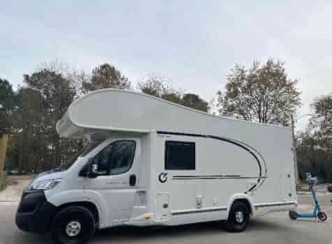 camping-car CHAUSSON C 656  extérieur / latéral droit