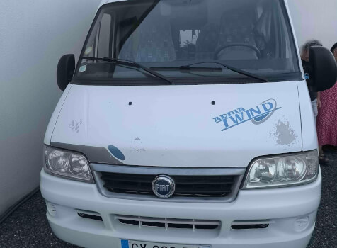 camping-car ADRIATIK MOBIL TWIN D  extérieur / face avant