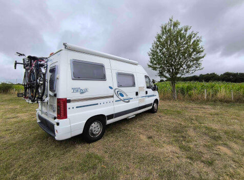 camping-car ADRIATIK MOBIL TWIN D  extérieur / latéral gauche