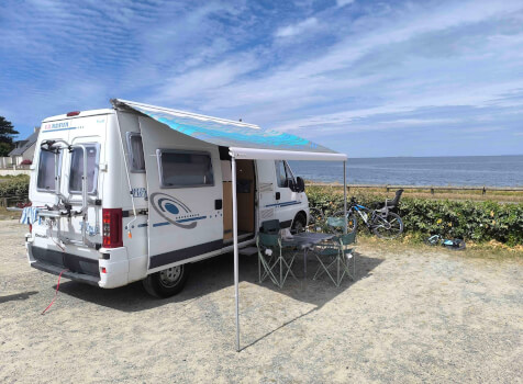 camping-car ADRIATIK MOBIL TWIN D  extérieur / latéral droit