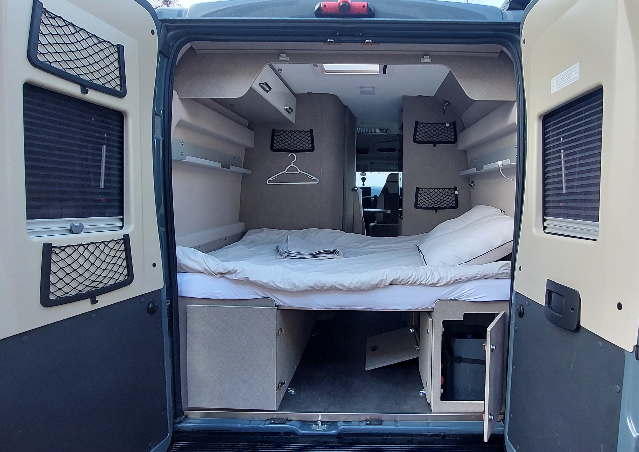 camping-car KARMANN DAVIS   extérieur / arrière