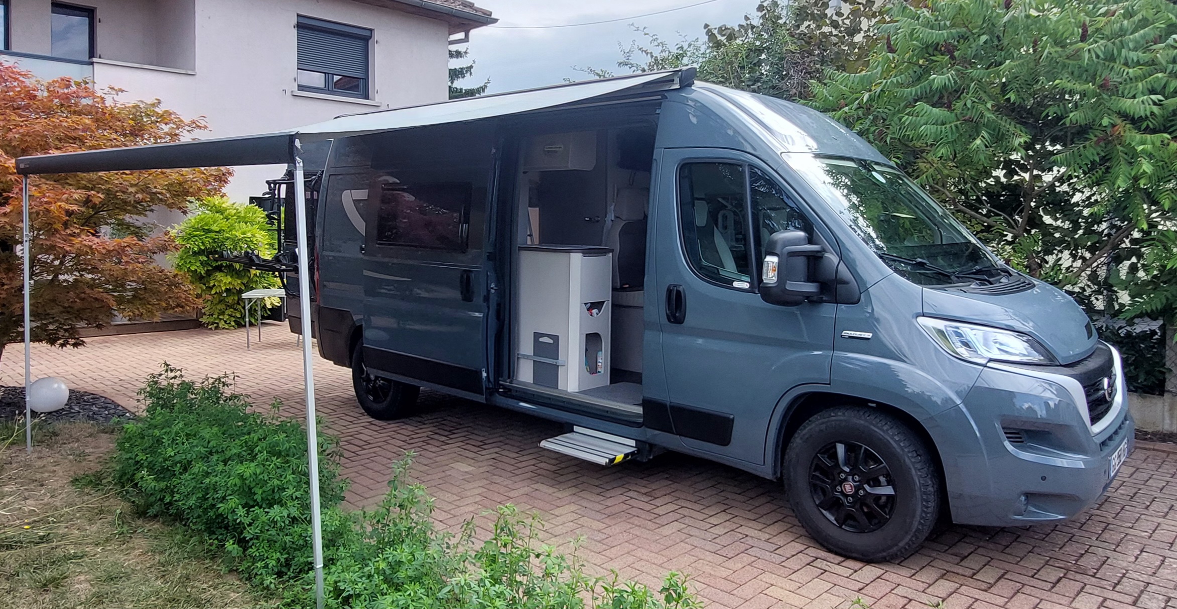 camping-car KARMANN DAVIS   extérieur / latéral gauche