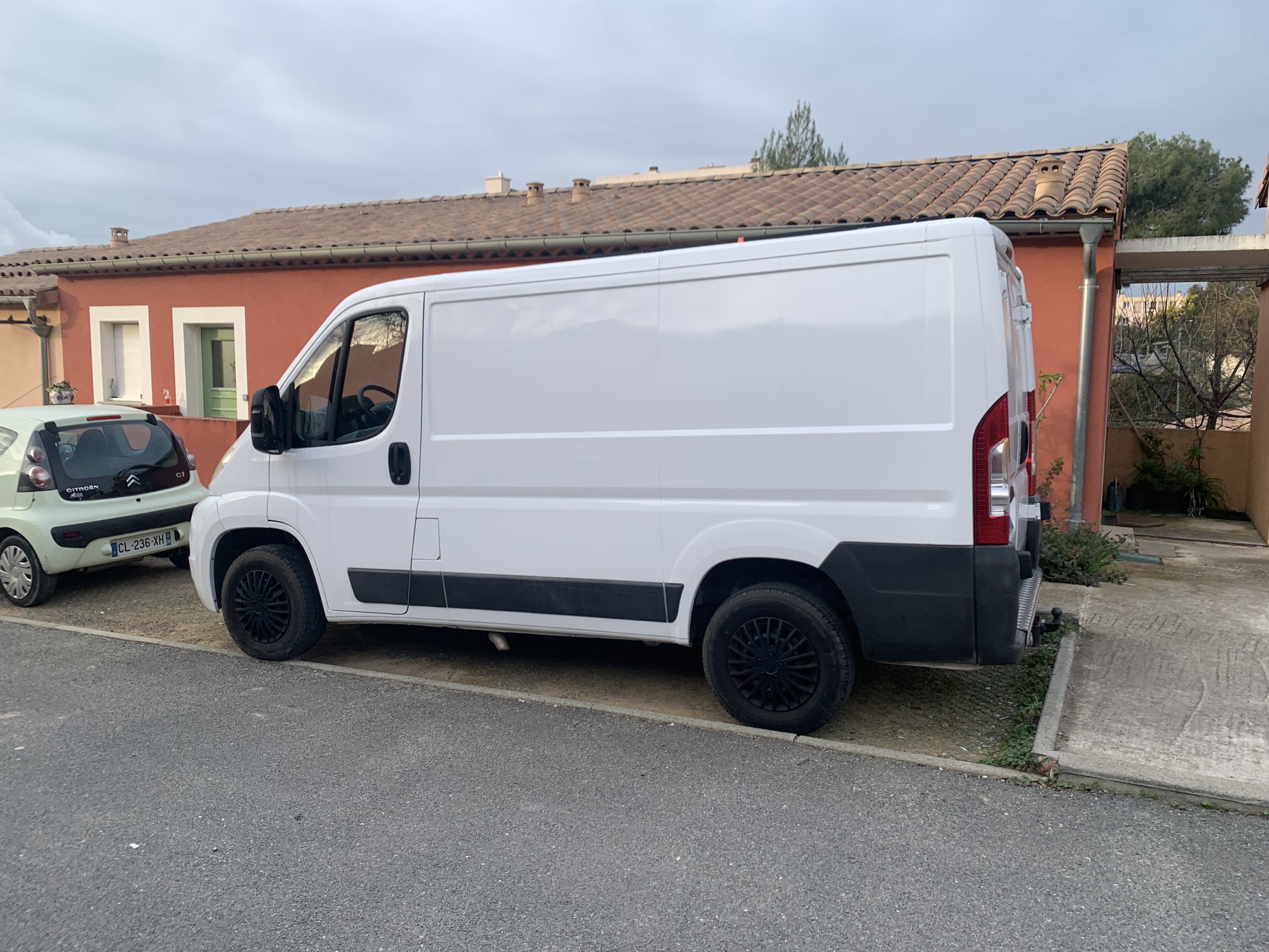 camping-car PEUGEOT BOXER  extérieur / latéral gauche