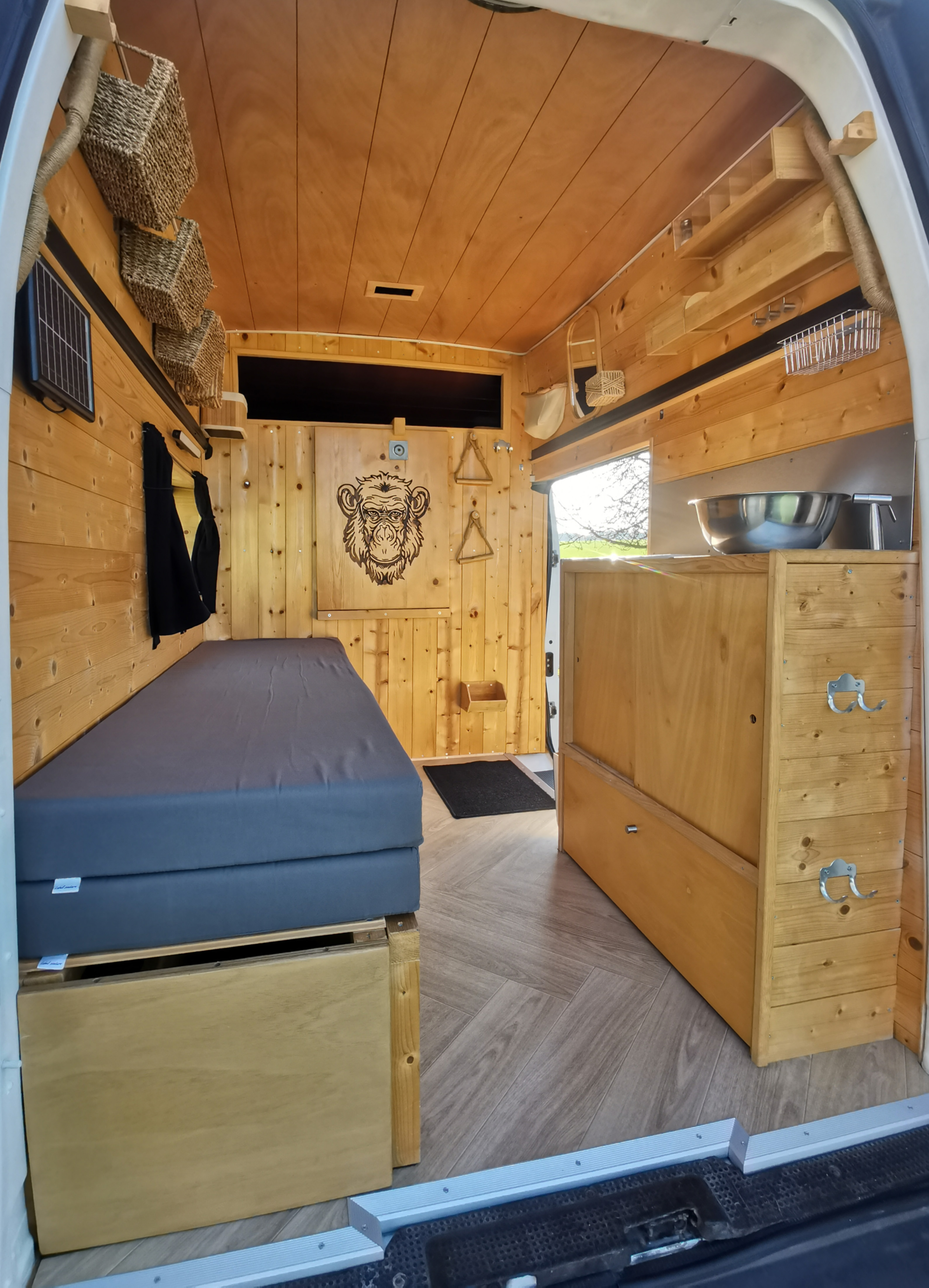camping-car RENAULT TRAFIC L1H2  extérieur / latéral droit