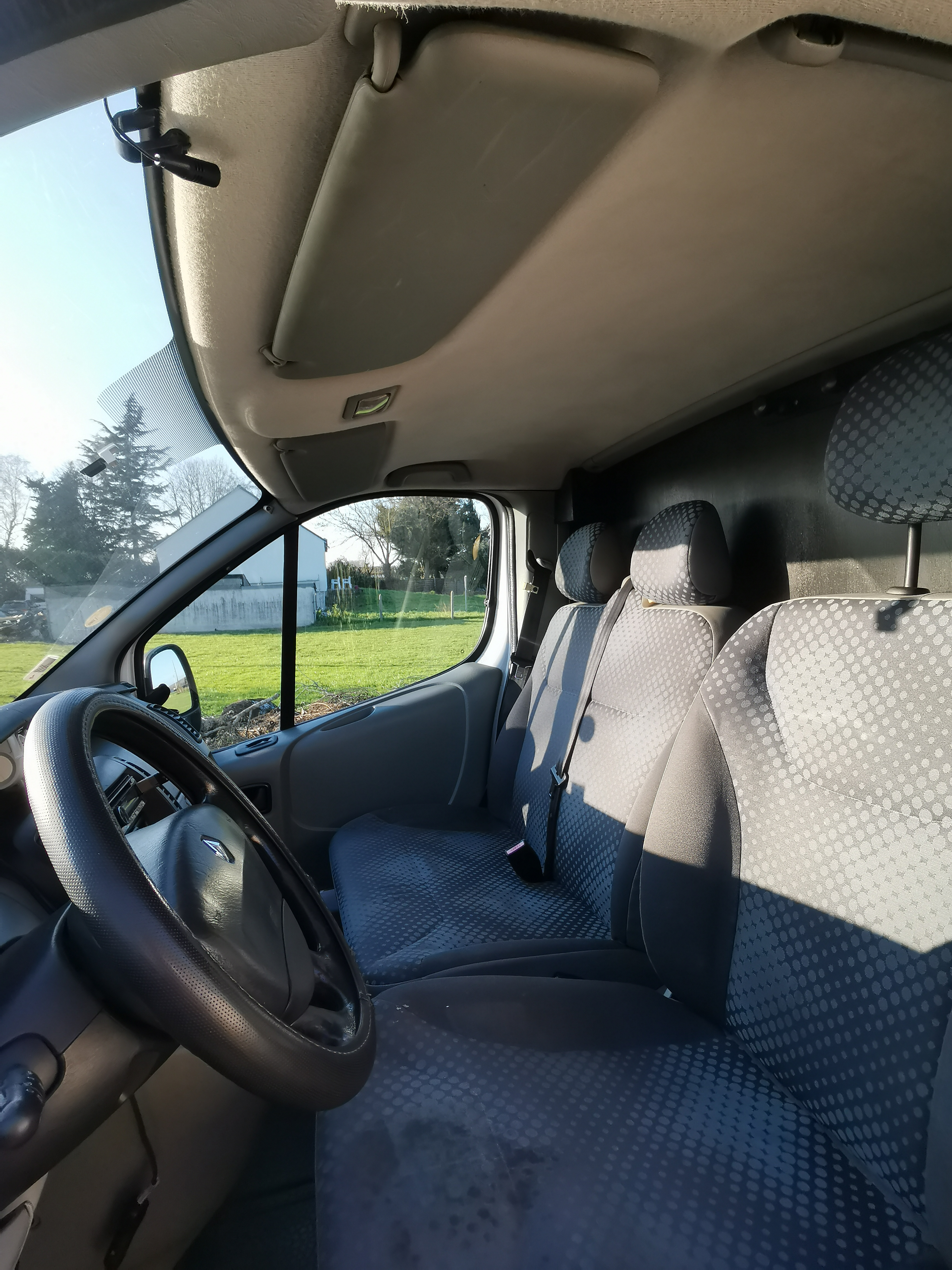 camping-car RENAULT TRAFIC L1H2  extérieur / arrière