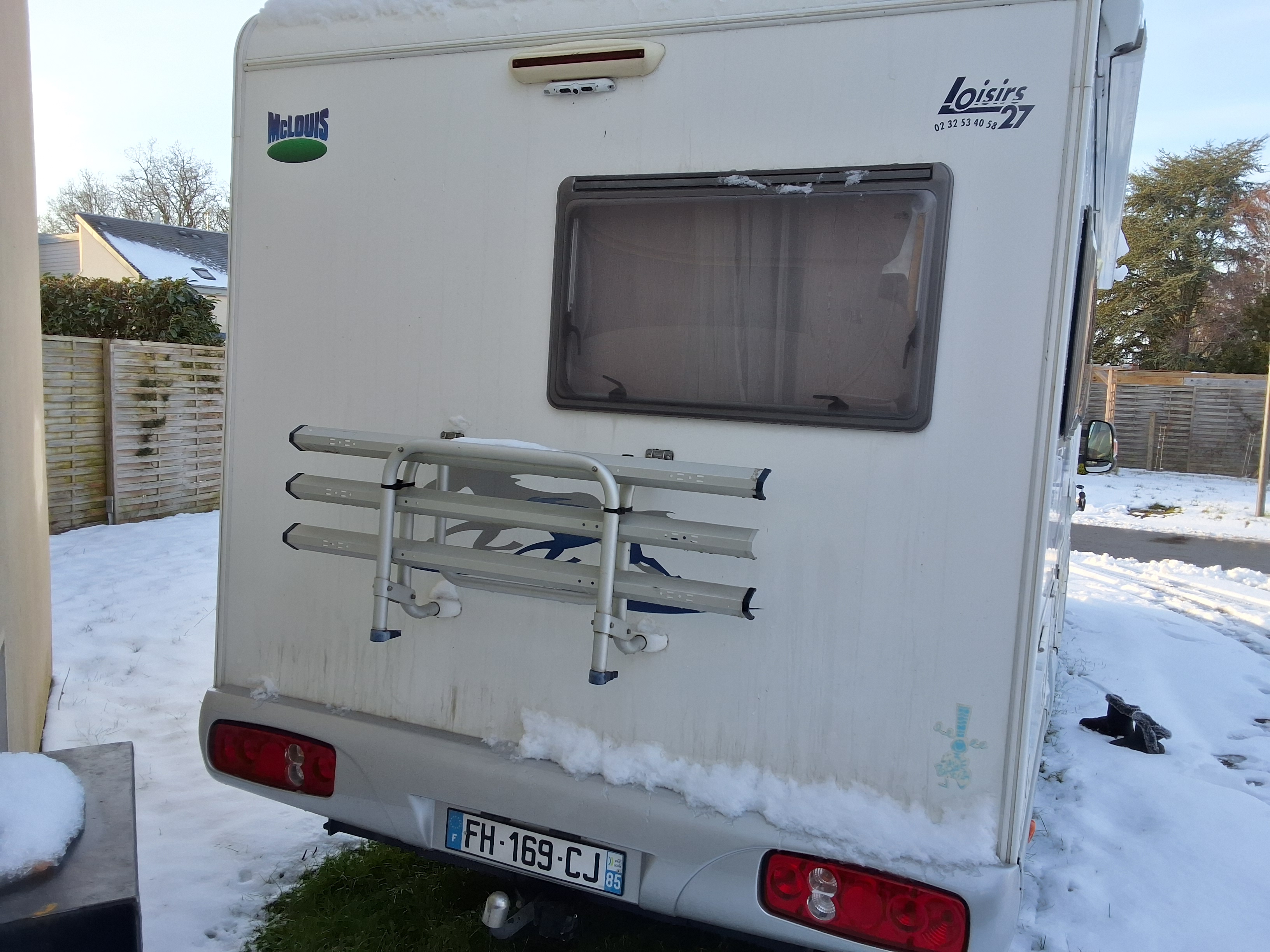 camping-car MC LOUIS YEARLING  extérieur / arrière