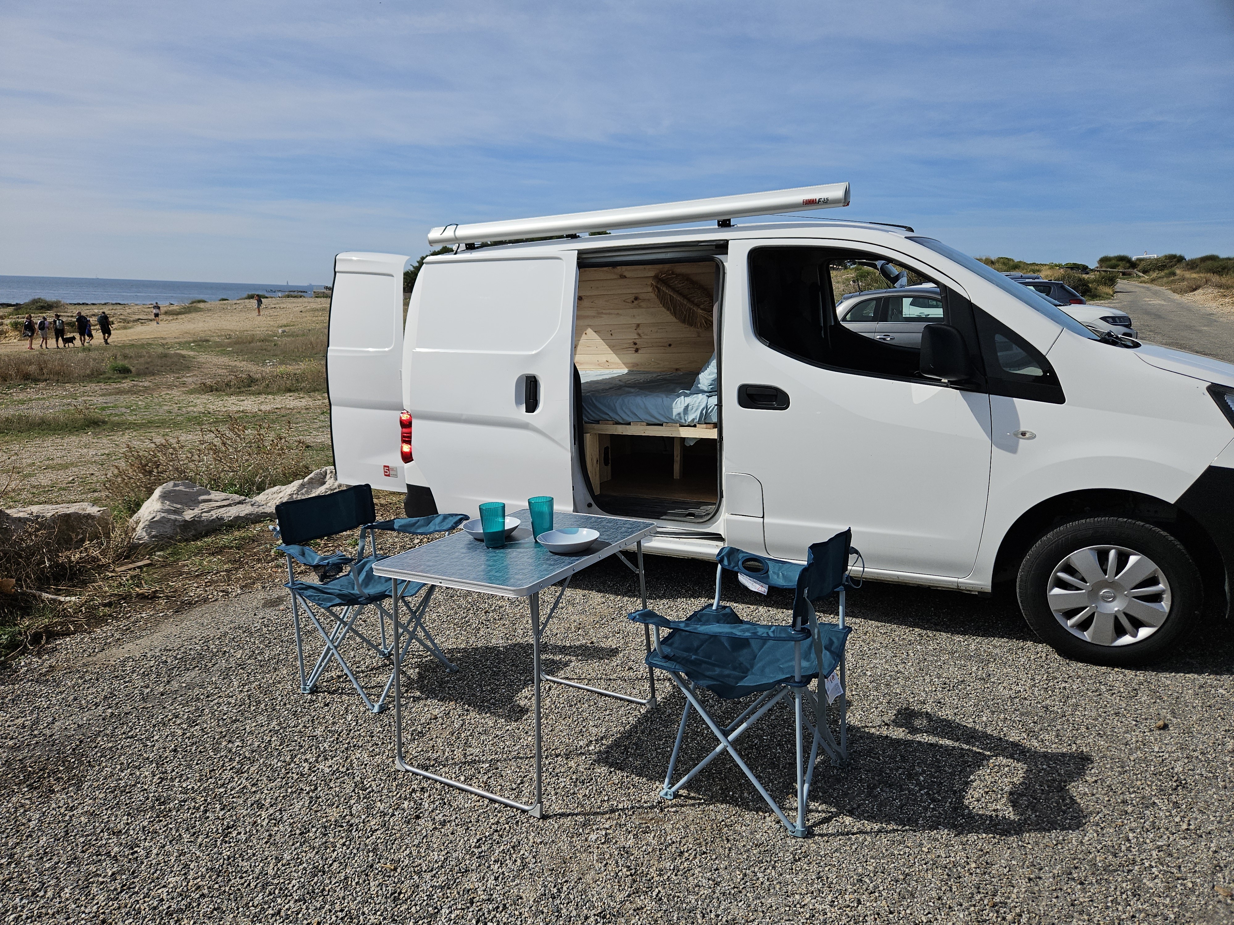 camping-car NISSAN NV200  extérieur / face avant