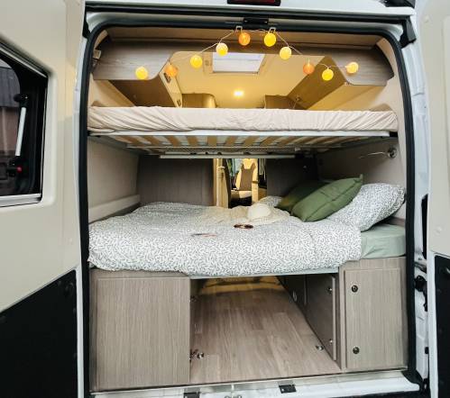 camping-car CHALLENGER 114  extérieur / arrière