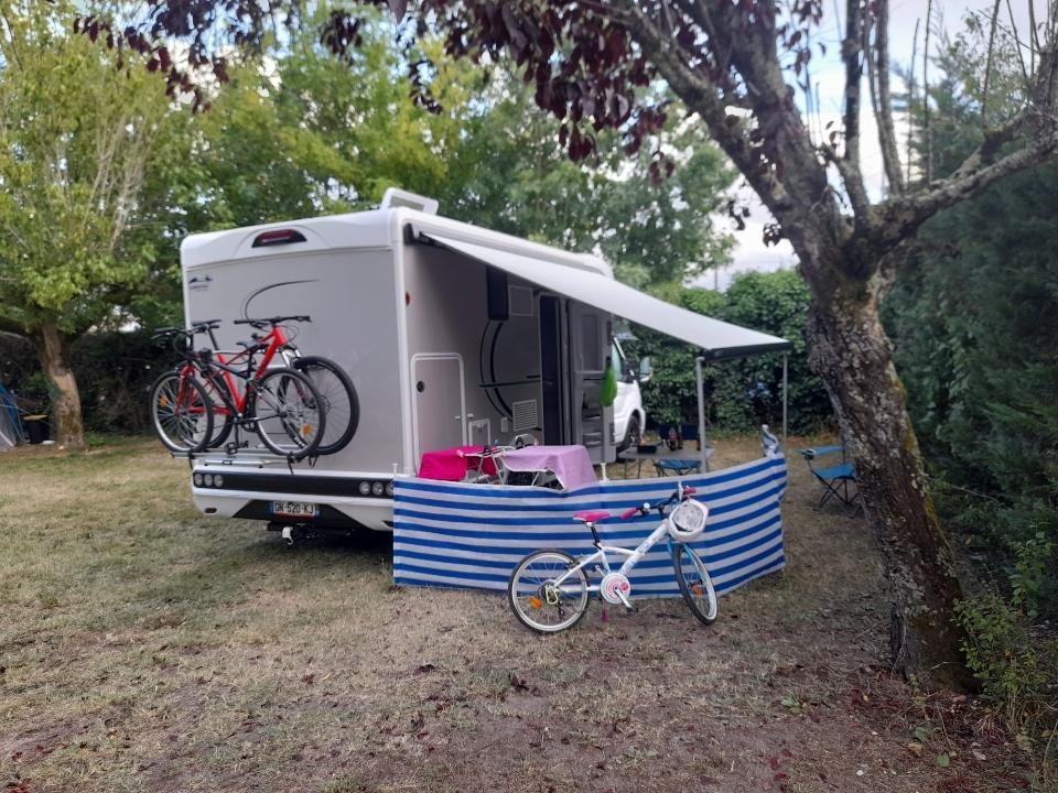 camping-car CHAUSSON 640 ULTIMATE TITANIUM  extérieur / latéral droit