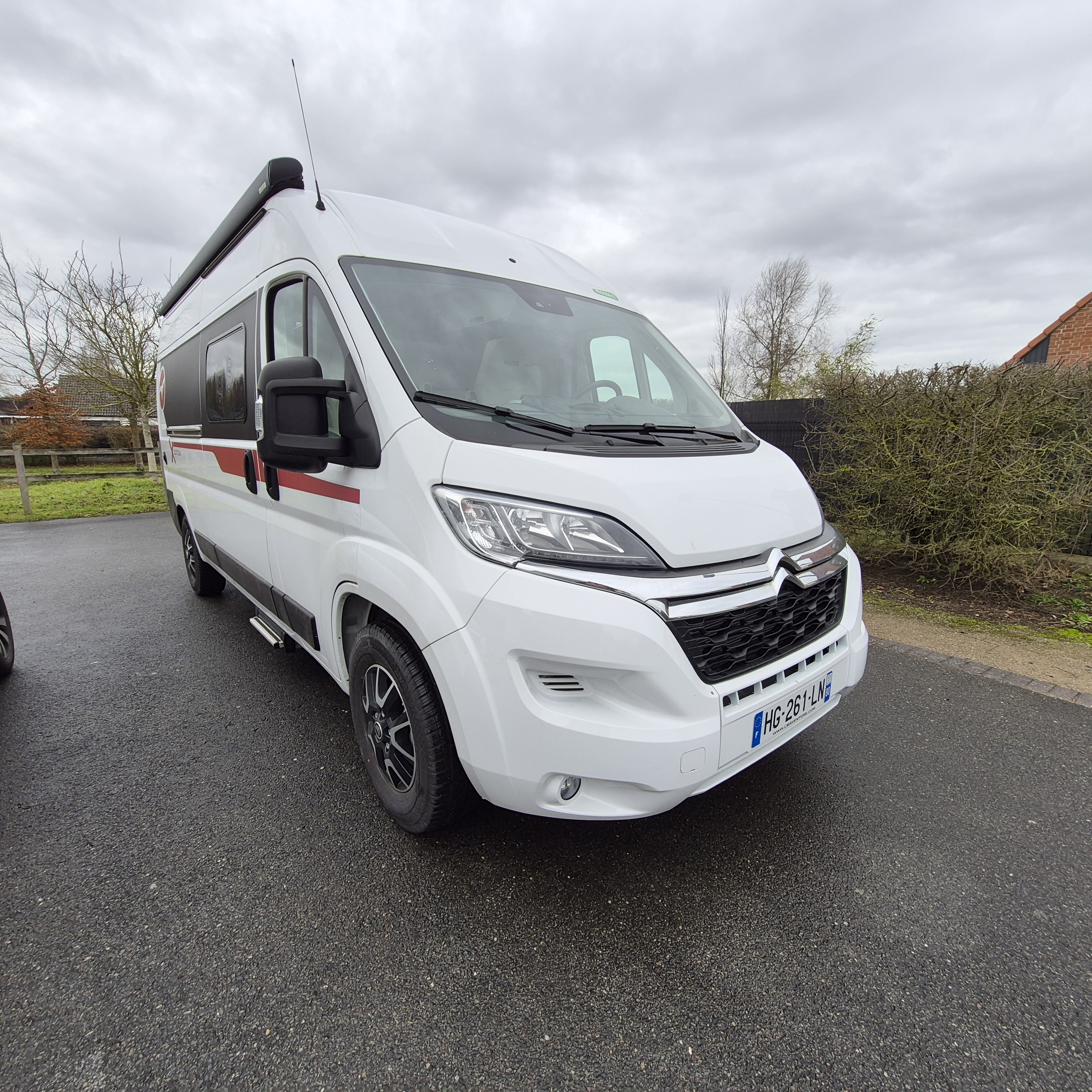 camping-car PILOTE V 600 GX EDITION   extérieur / face avant