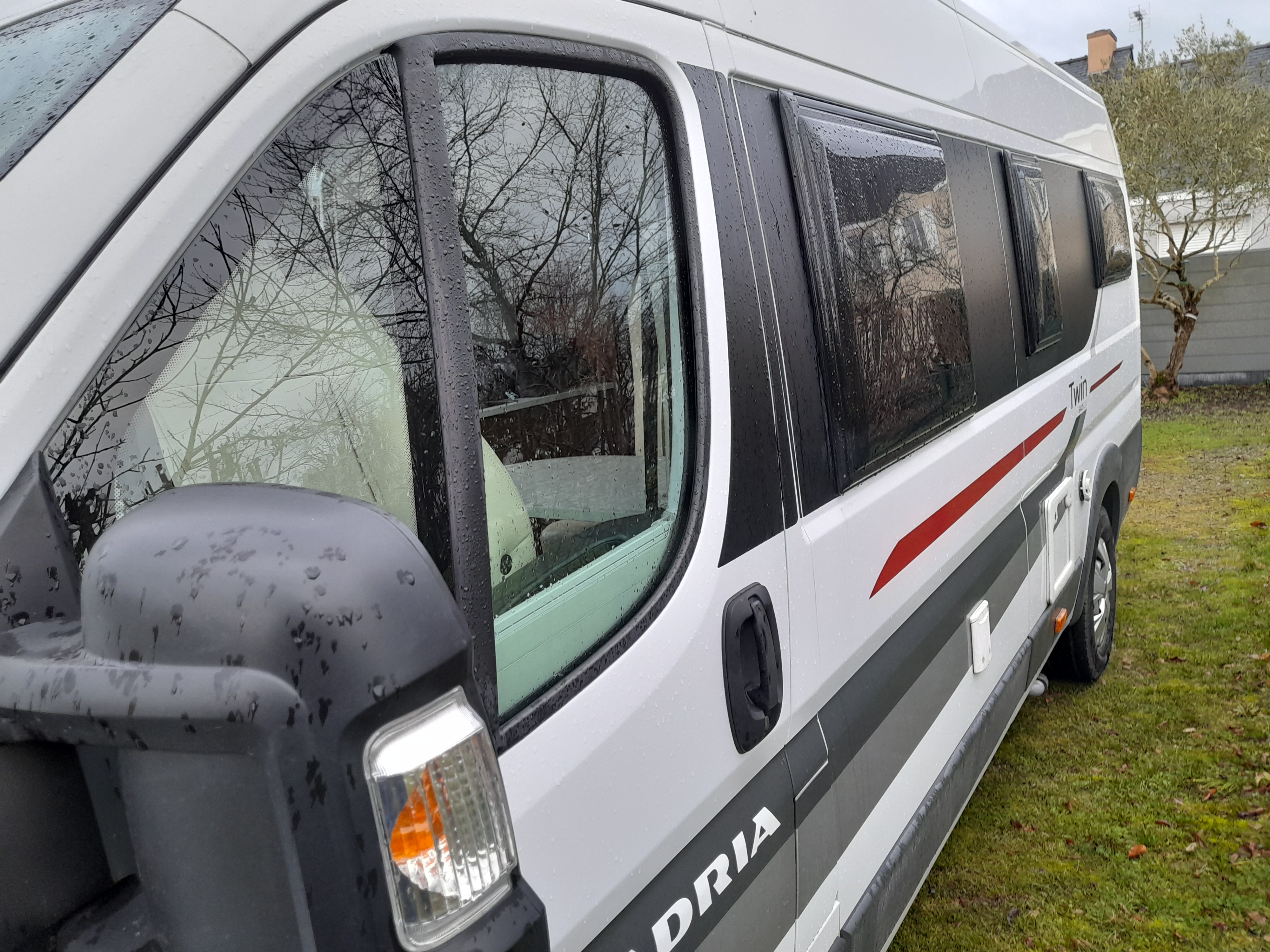 camping-car  ADRIA   extérieur / latéral gauche