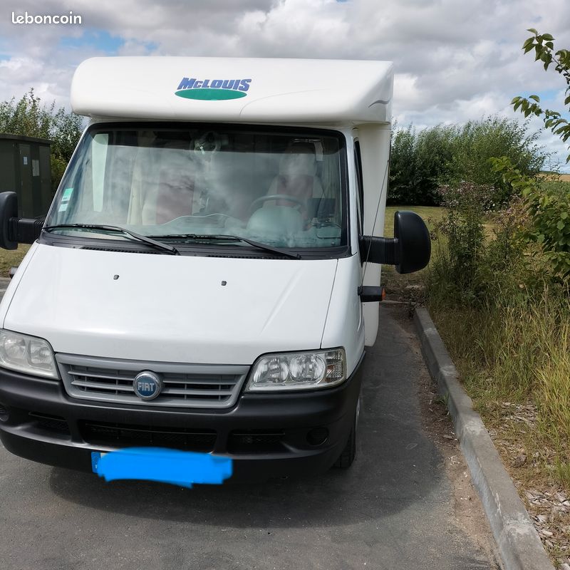 camping-car MC LOUIS  extérieur / face avant