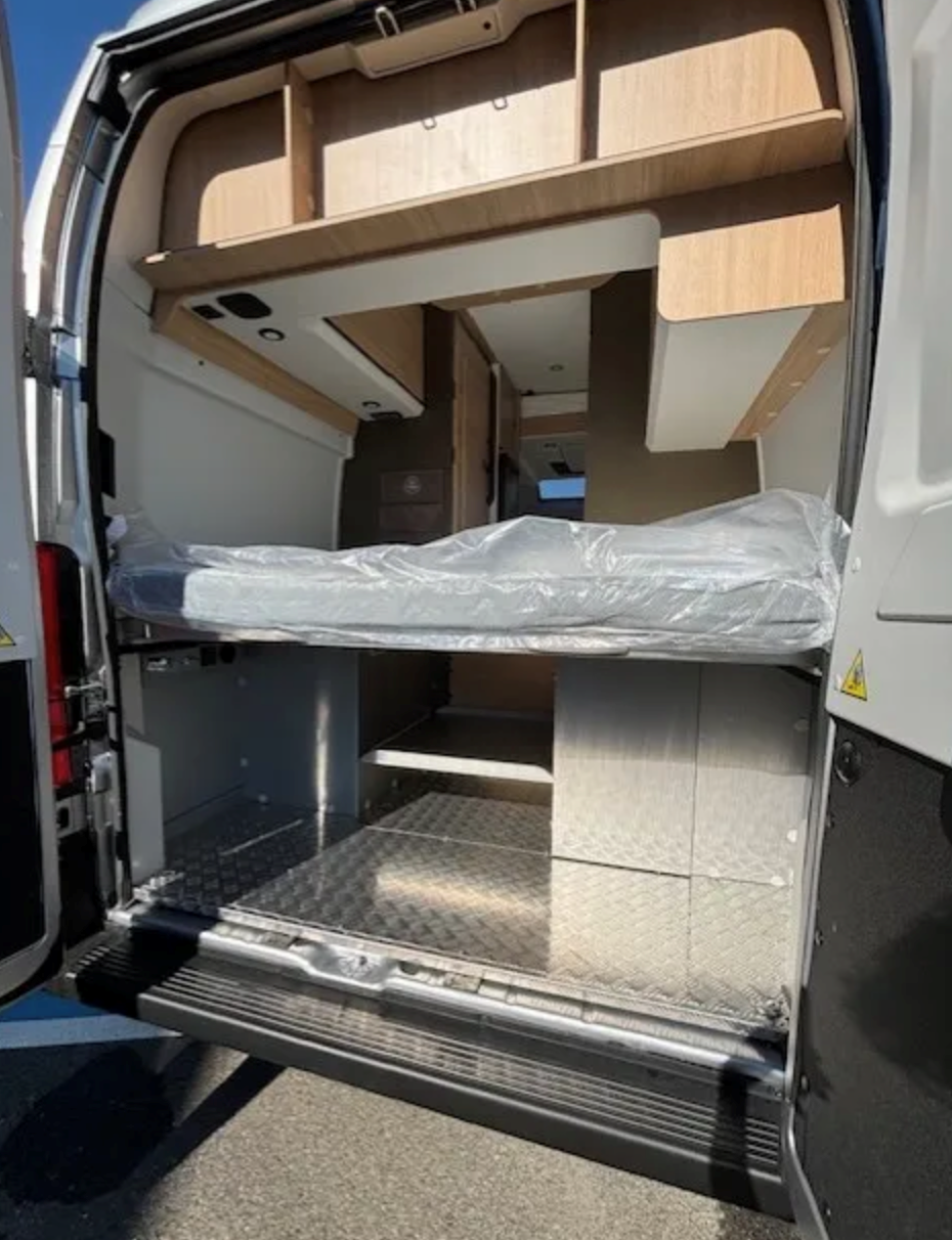 camping-car CAMPEREVE CAMPER VAN XL SAPHIR  extérieur / arrière