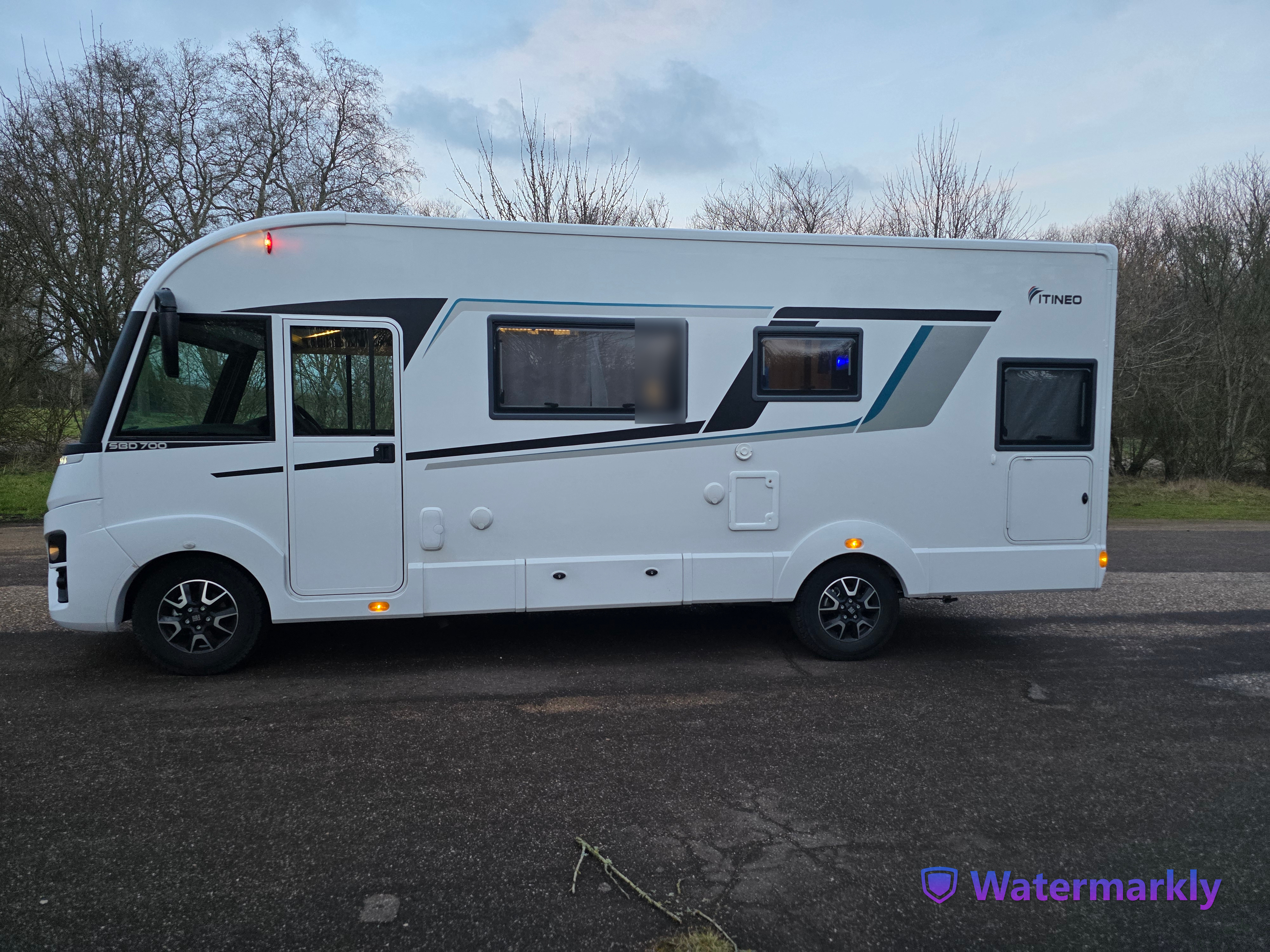 camping-car ITINEO SBD700  extérieur / latéral gauche