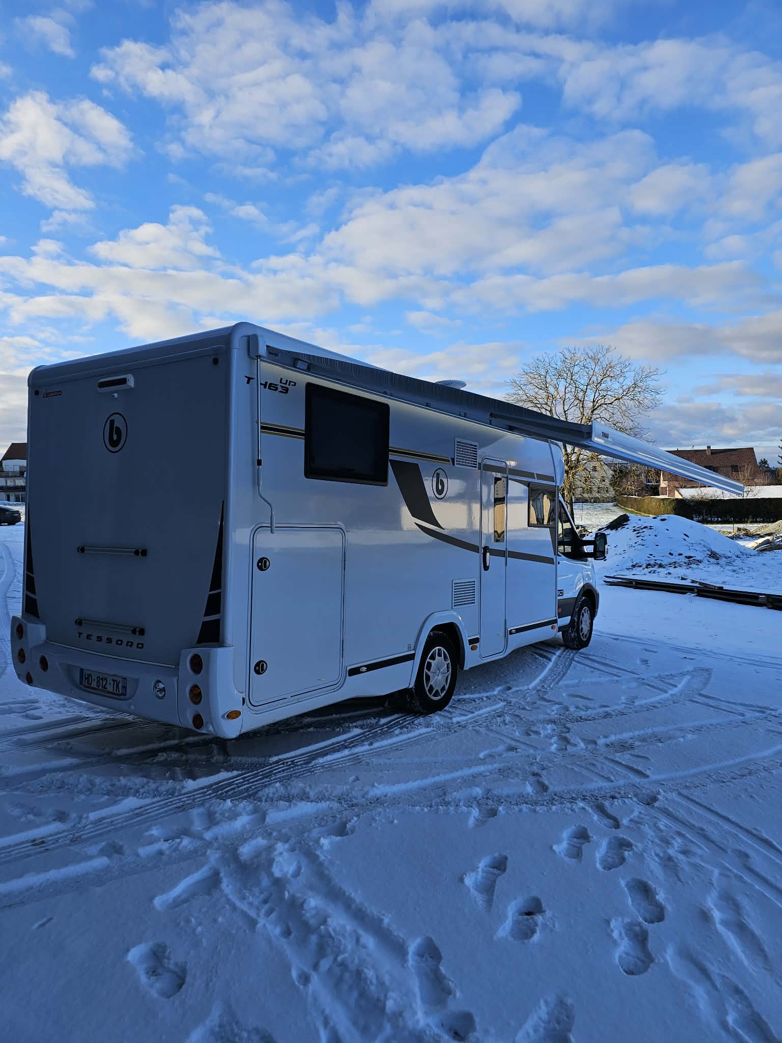 camping-car BENIMAR T463 UP SELECT  extérieur / latéral droit