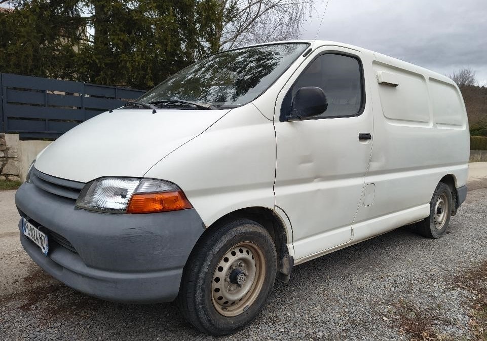 camping-car TOYOTA HIACE  extérieur / latéral gauche