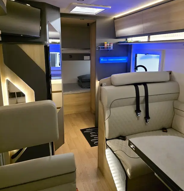 camping-car ITINEO SBD700  extérieur / arrière