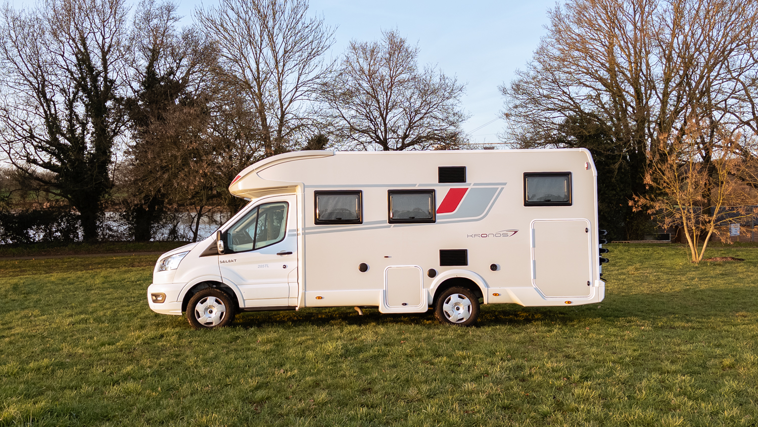 camping-car ROLLER TEAM KRONOS 285TL  extérieur / latéral droit