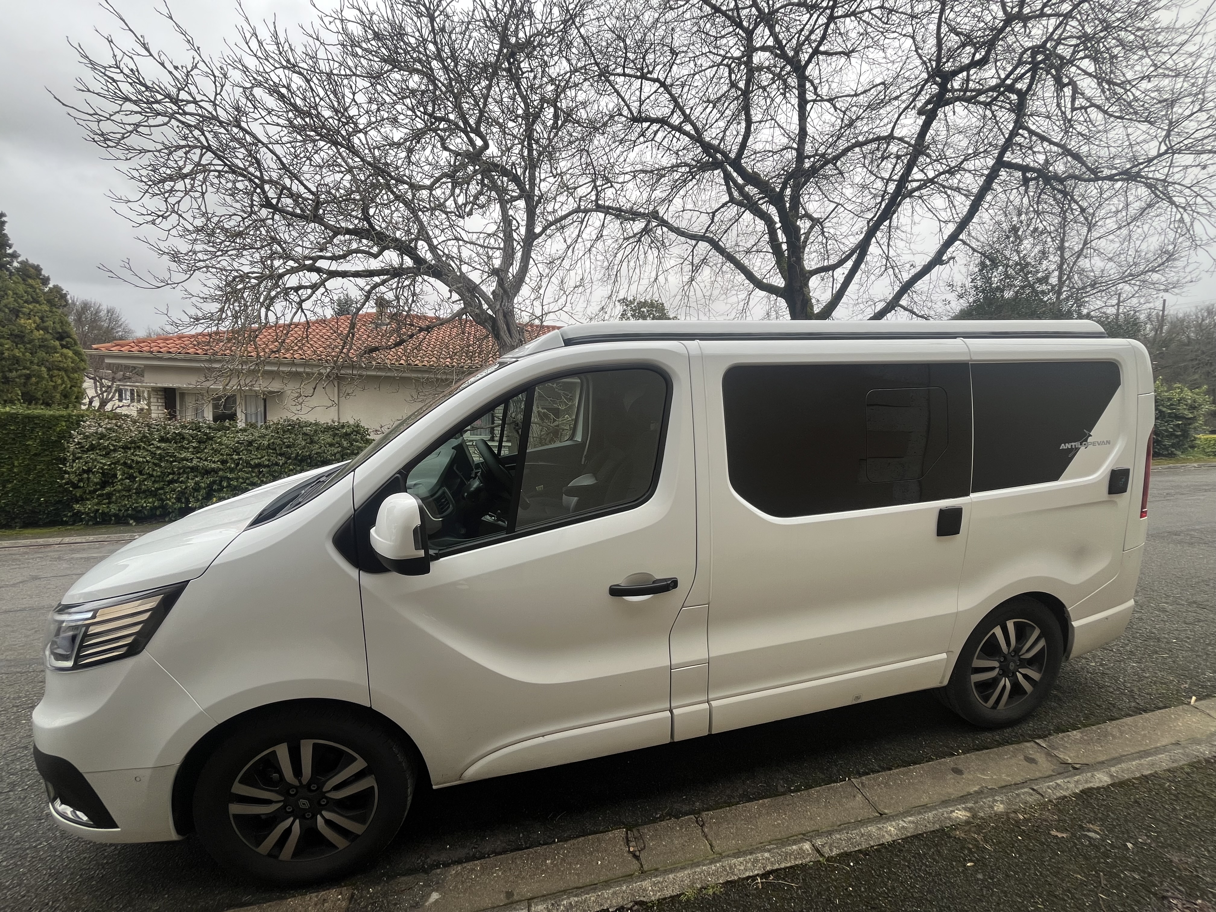 camping-car ANTILOPE VAN F5  extérieur / latéral gauche