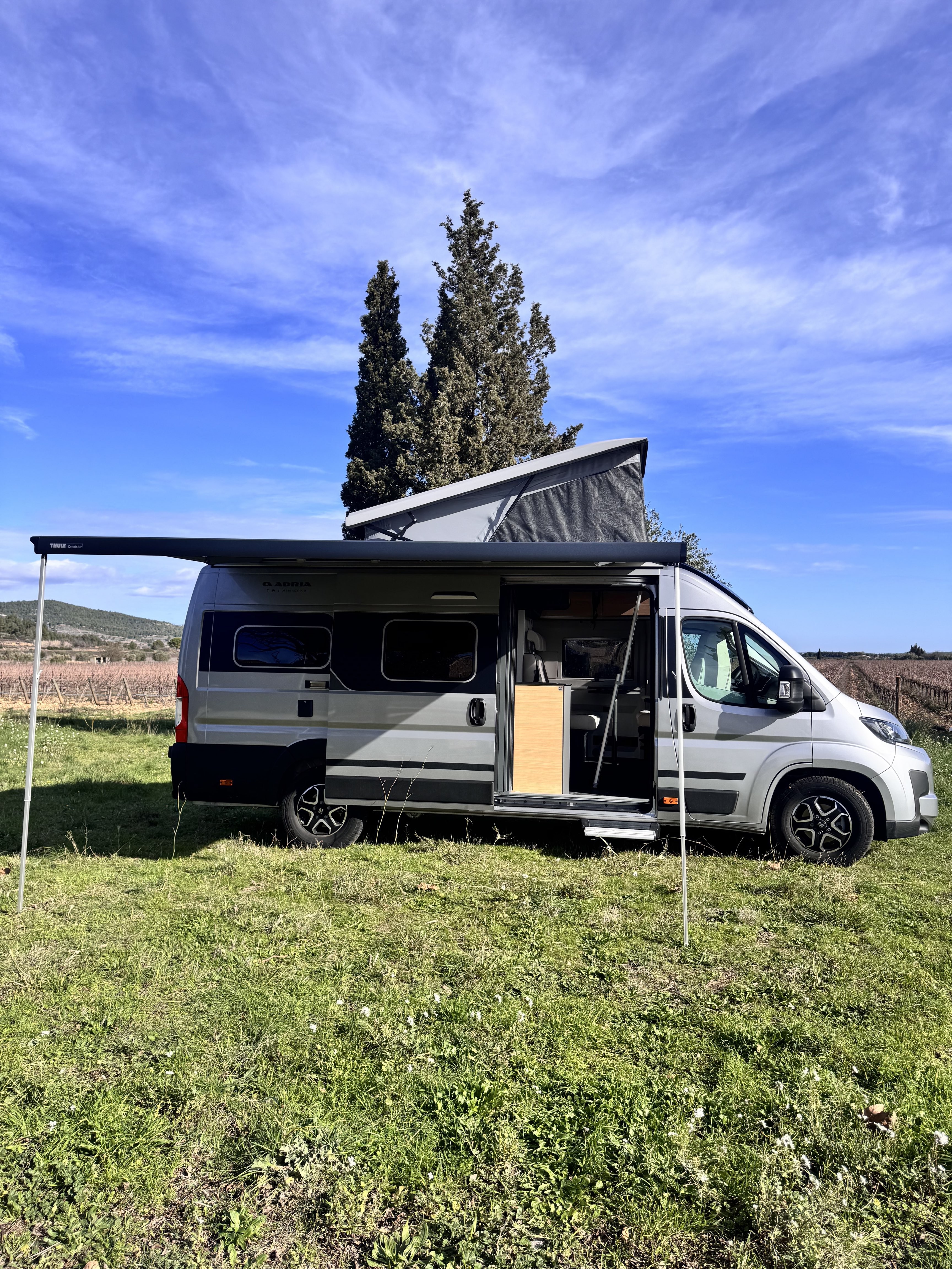 camping-car ADRIA TWIN 60éme ANNIVERSAIRE  extérieur / latéral droit