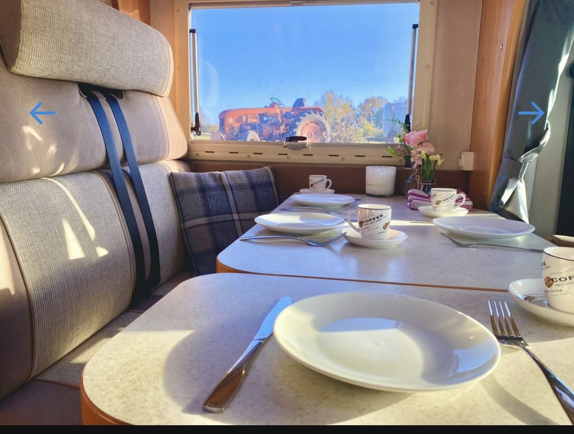 camping-car ADRIA CORAL S690C  intérieur / coin salon