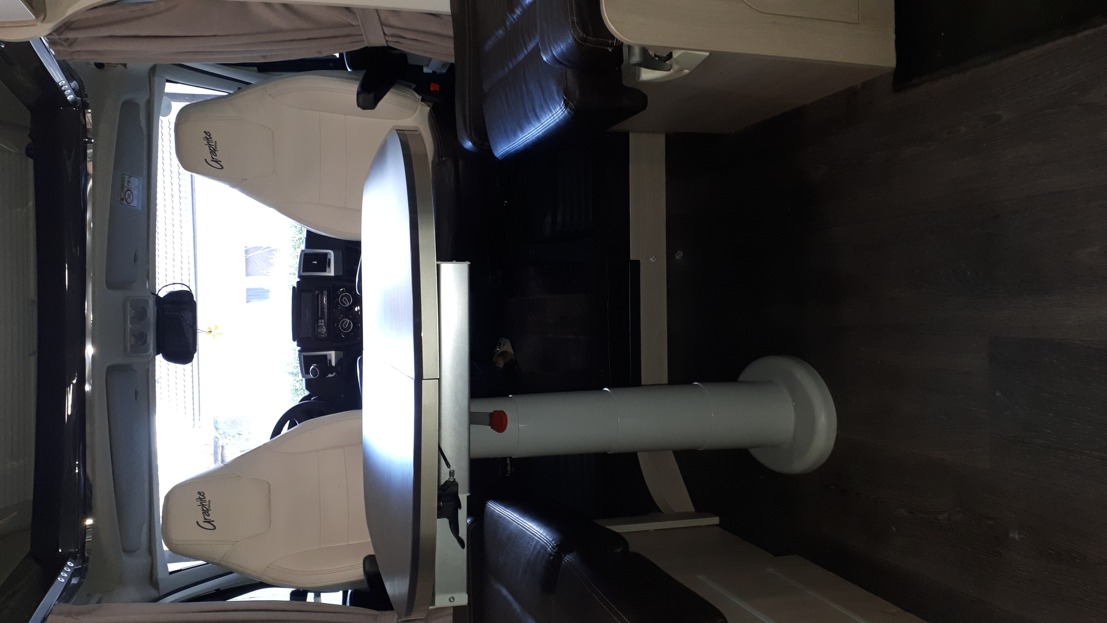 camping-car CHALLENGER GRAPHITE EDITION 378 XLB  intérieur / coin salon