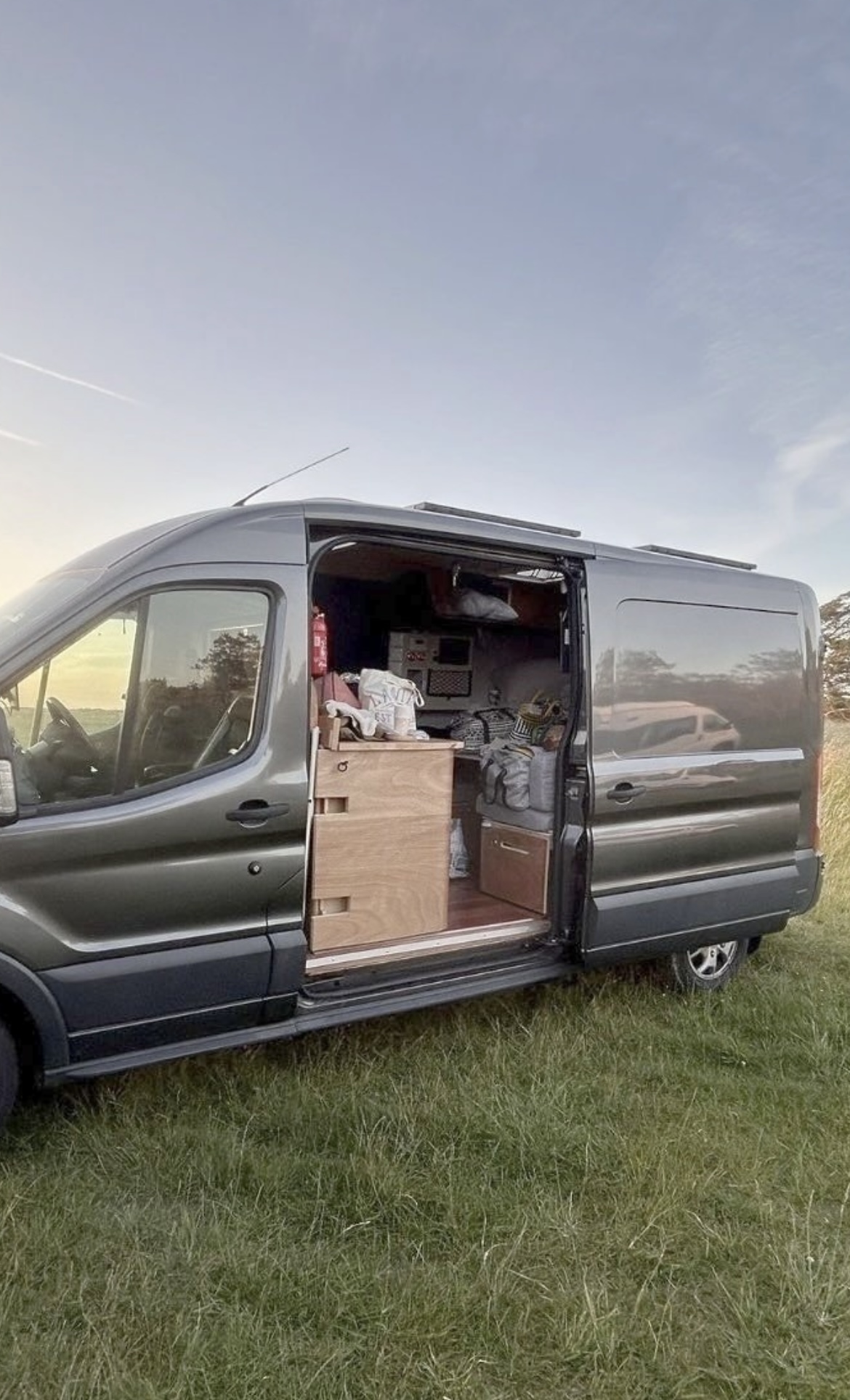 camping-car FORD TRANSIT   extérieur / latéral gauche