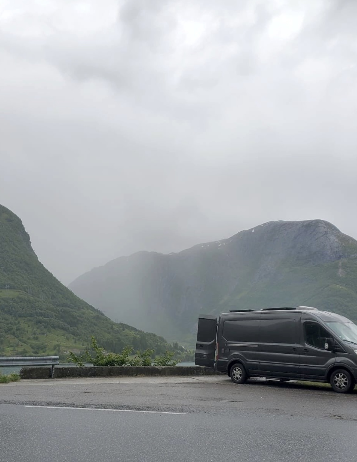 camping-car FORD TRANSIT   extérieur / latéral droit