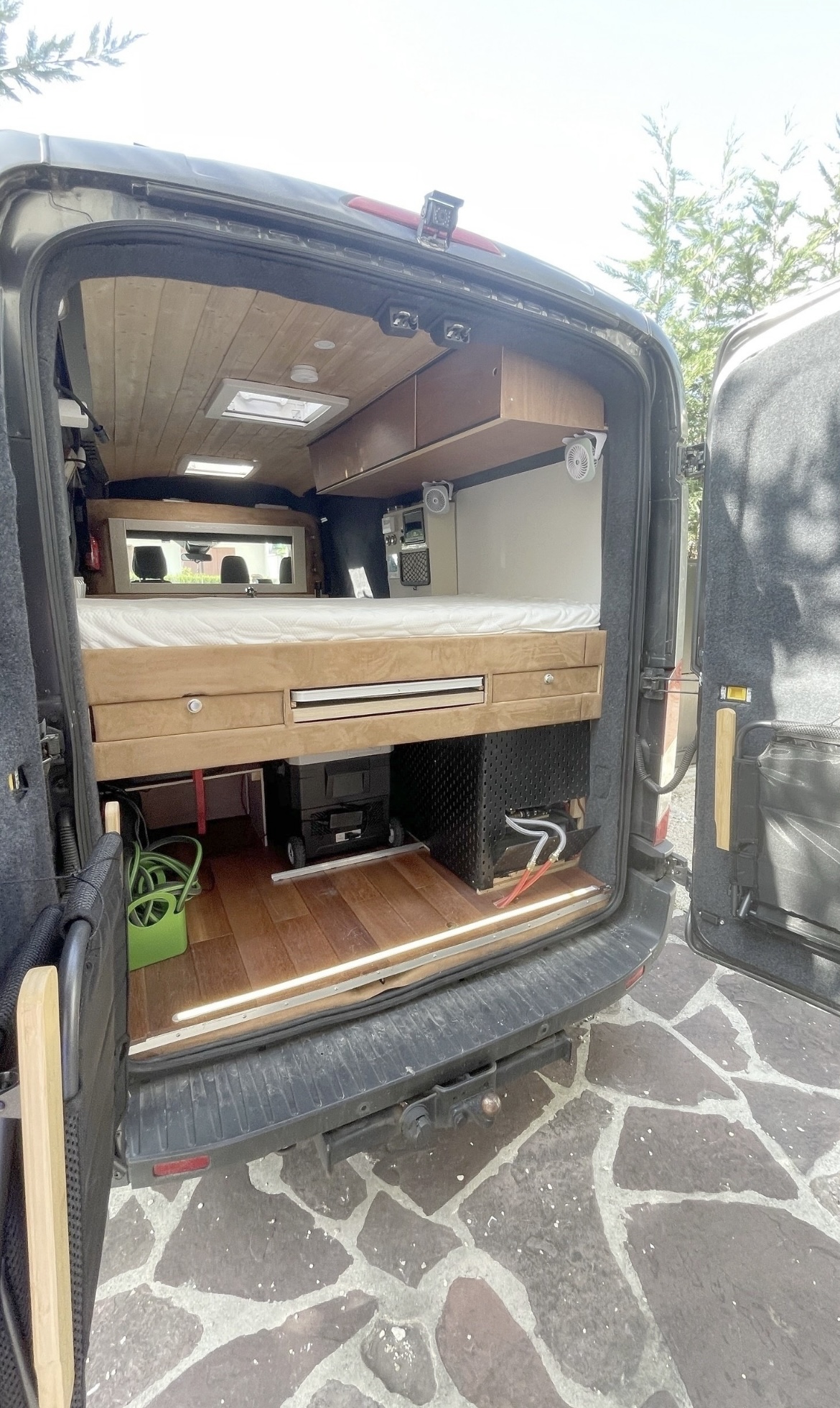 camping-car FORD TRANSIT   extérieur / arrière