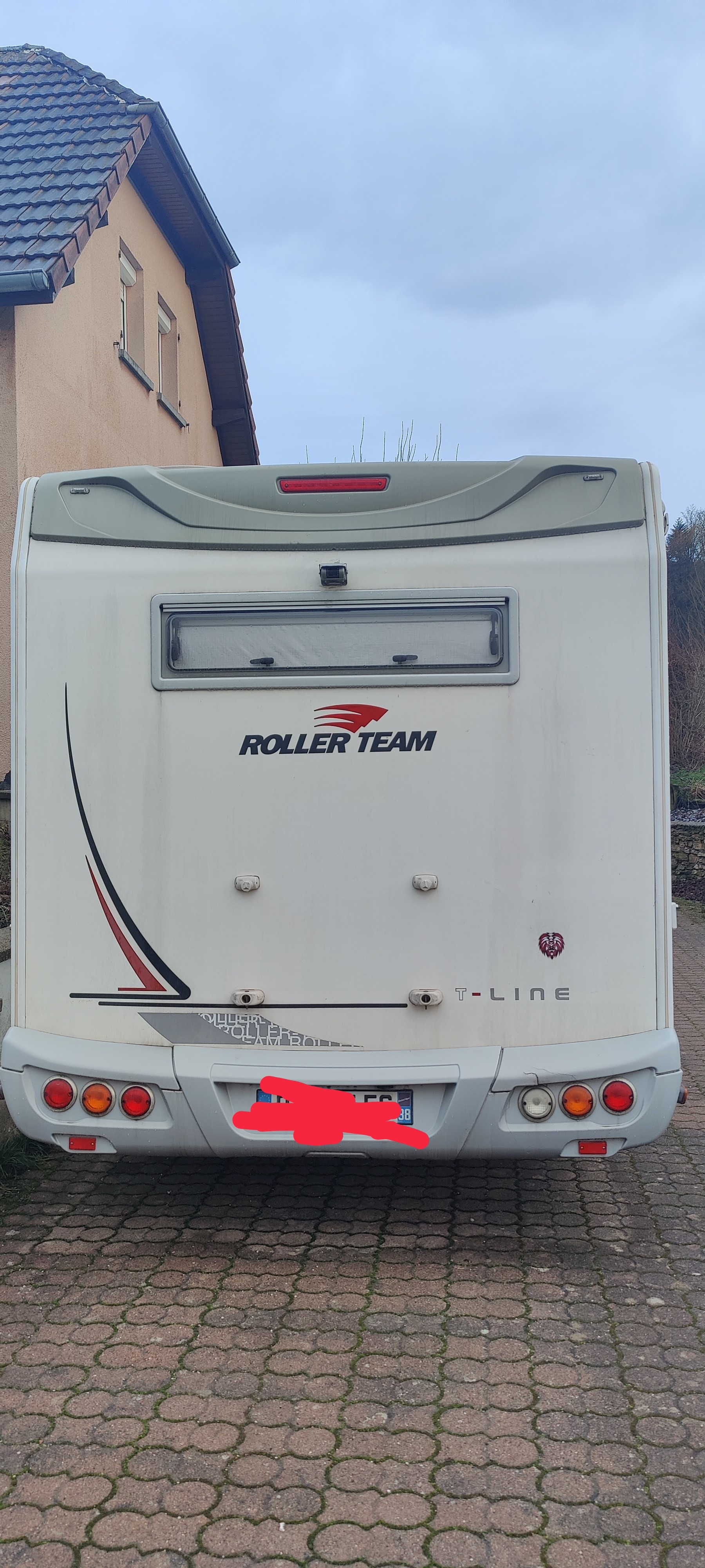 camping-car ROLLER TEAM   extérieur / arrière