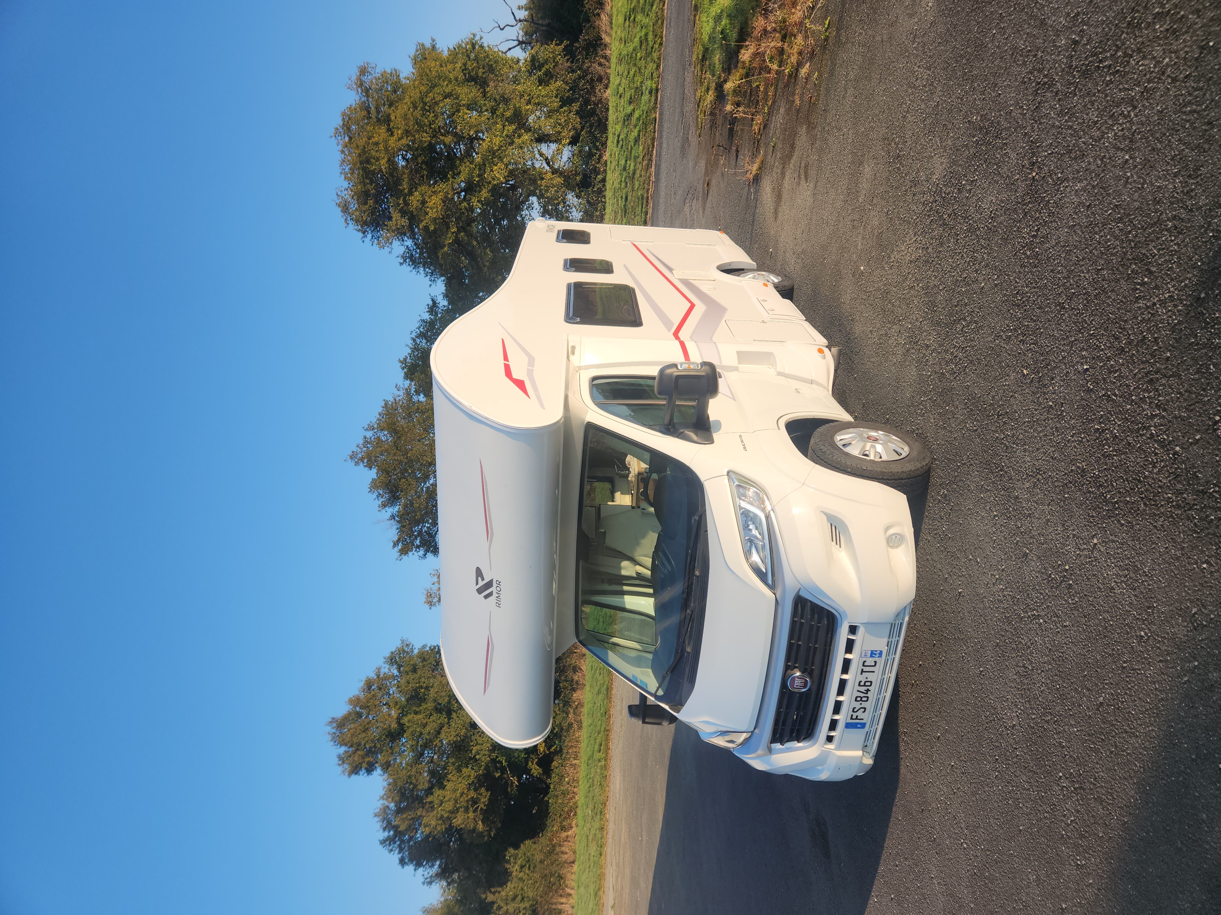 camping-car RIMOR  extérieur / face avant