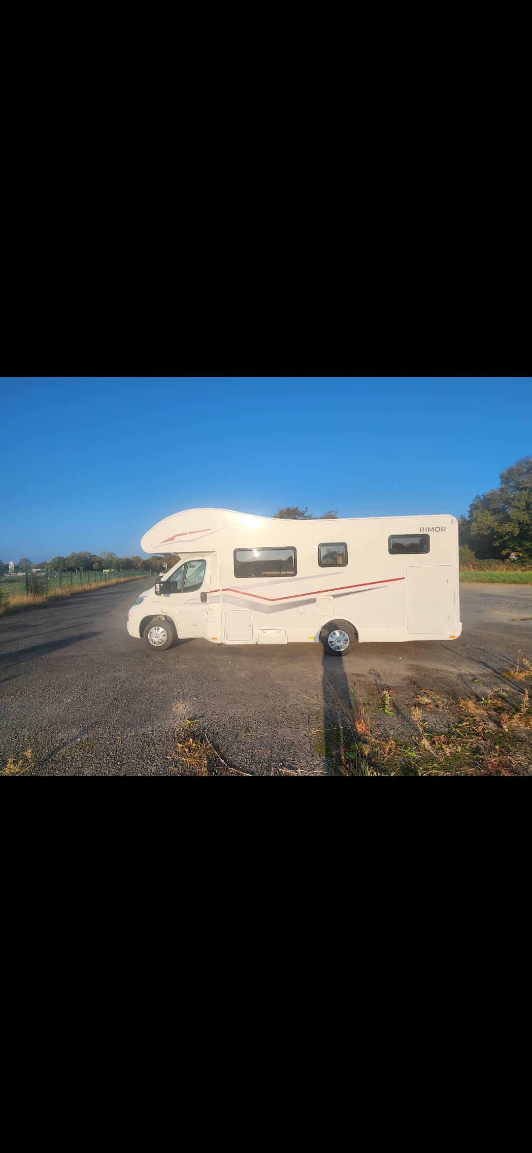 camping-car RIMOR  extérieur / latéral gauche