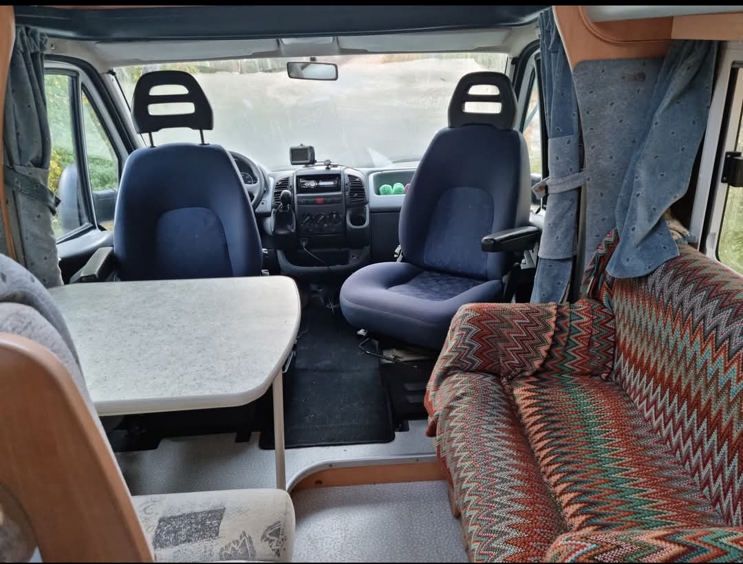 camping-car CHAUSSON WELCOME   intérieur / coin salon