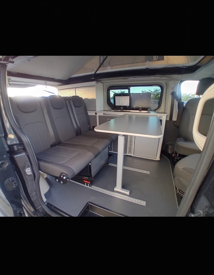 camping-car FONT VENDOME AUTOCAMP  intérieur / coin salon