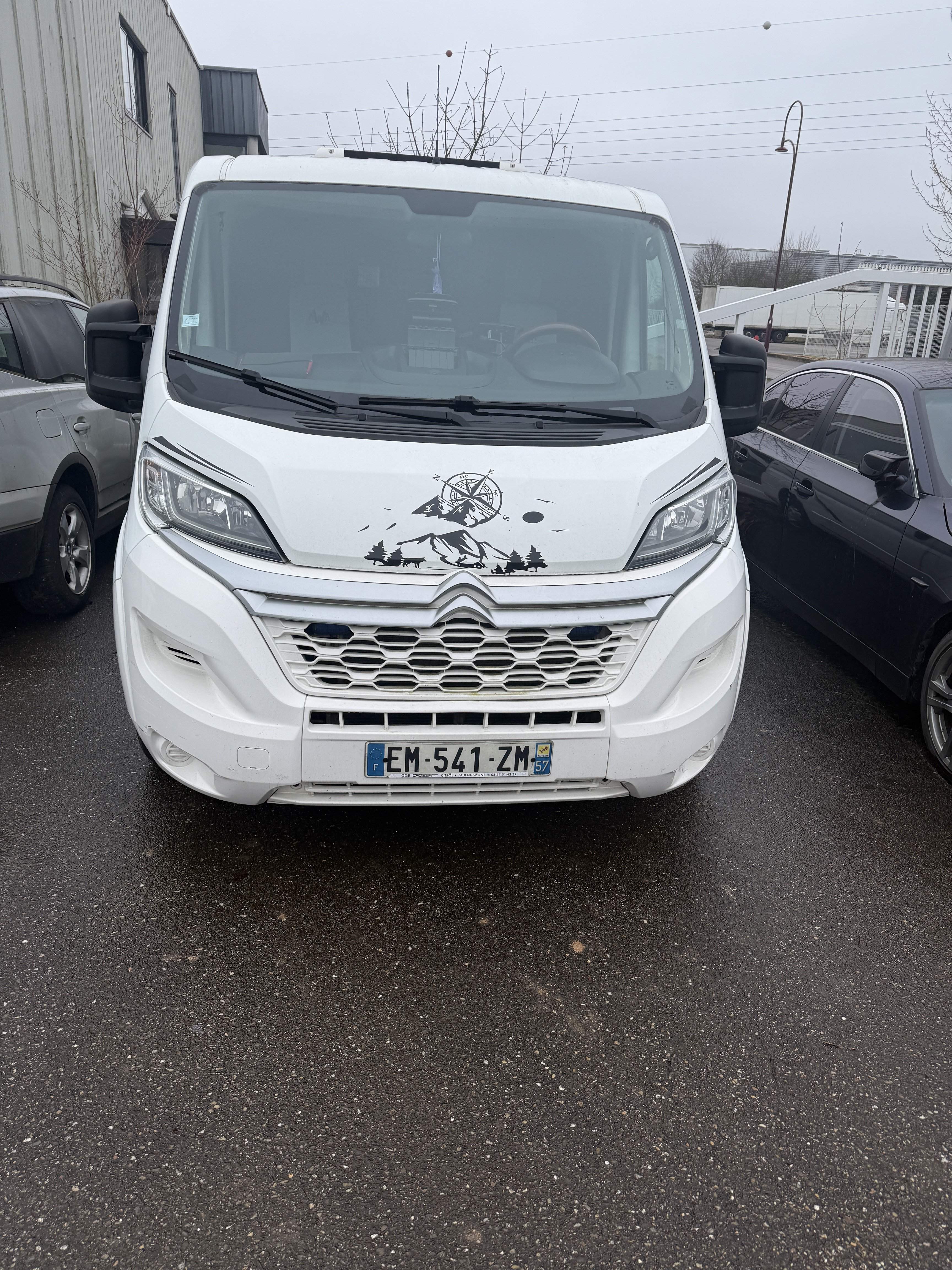 camping-car JUMPER 3000  extérieur / face avant