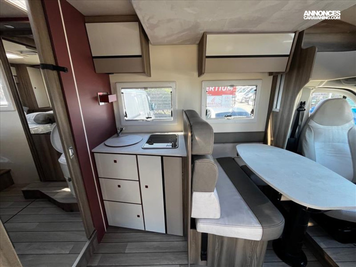 camping-car ROLLER TEAM KRONOS 266  intérieur  / coin cuisine