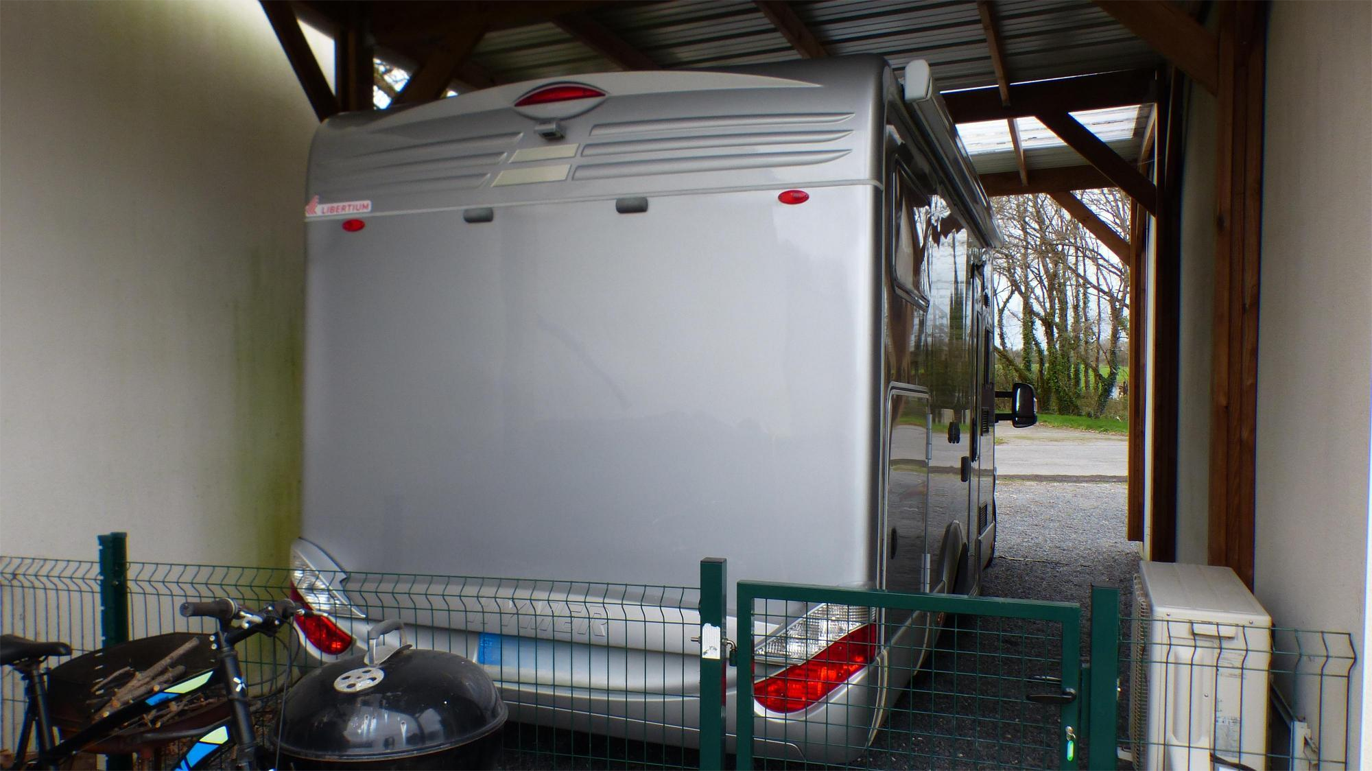 camping-car HYMER T 674   extérieur / arrière