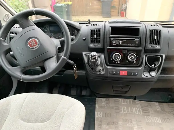 camping-car HYMER YELLOWSTONE  extérieur / latéral gauche