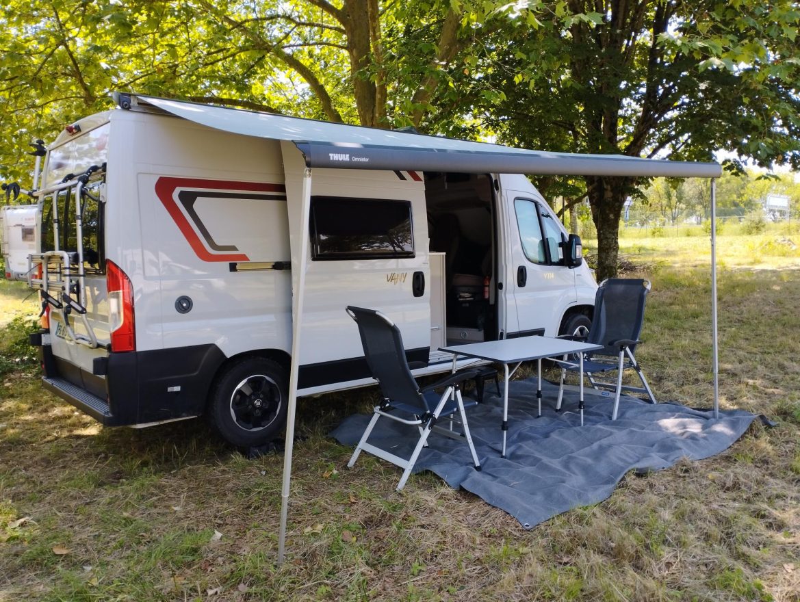camping-car CHALLENGER VANY 11  extérieur / face avant