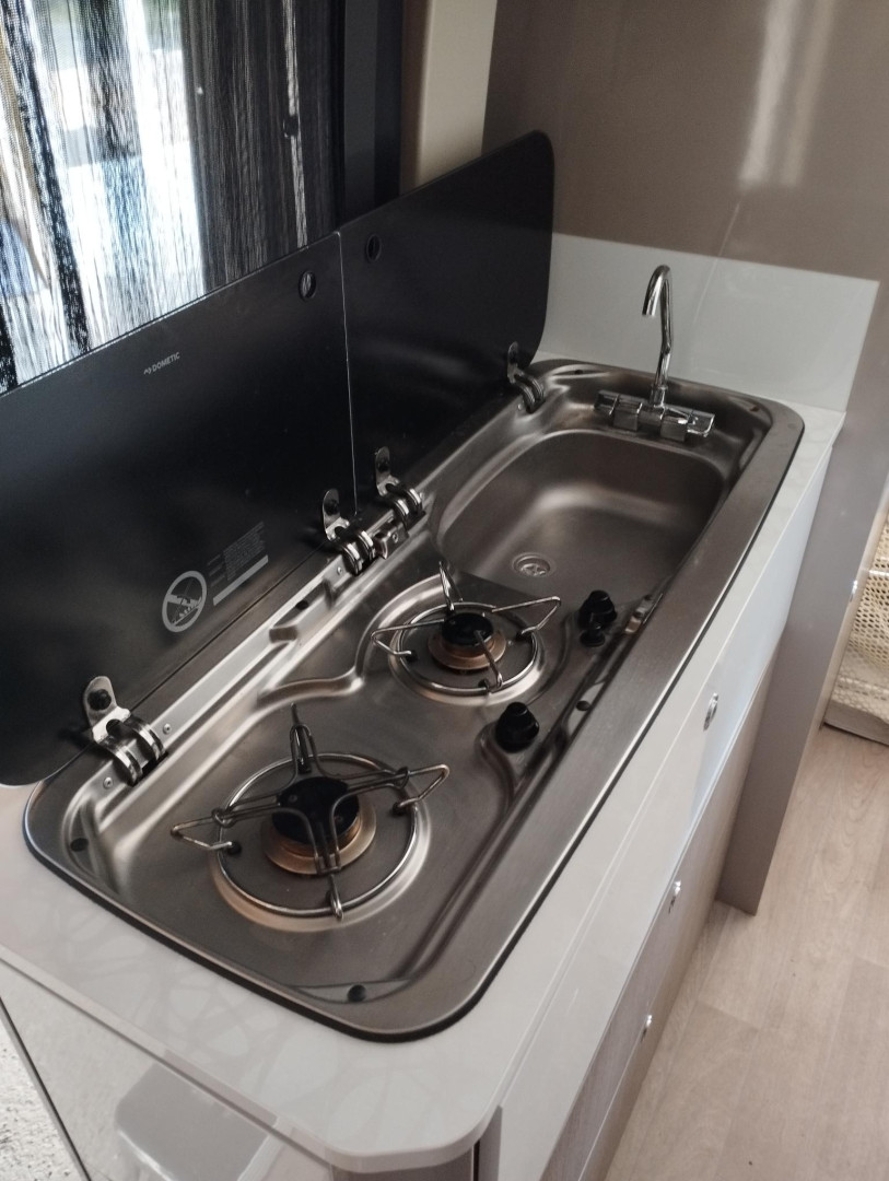 camping-car CHALLENGER VANY 11  extérieur / arrière