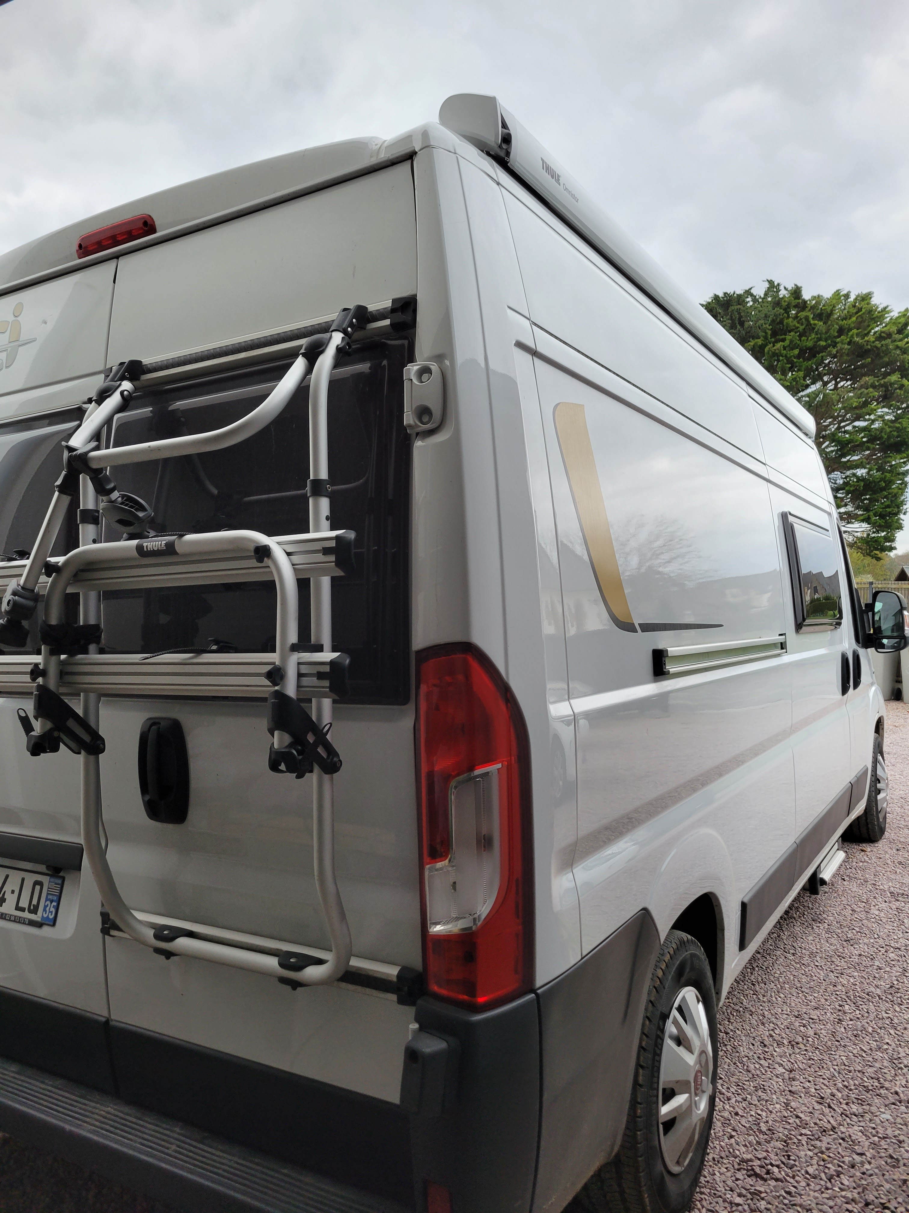 camping-car  CI KYROS   extérieur / arrière