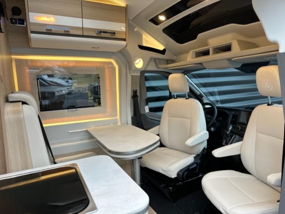 camping-car CAMPEREVE MIRAMAR  intérieur / coin salon