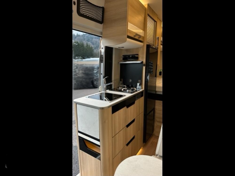 camping-car CAMPEREVE MIRAMAR  intérieur  / coin cuisine