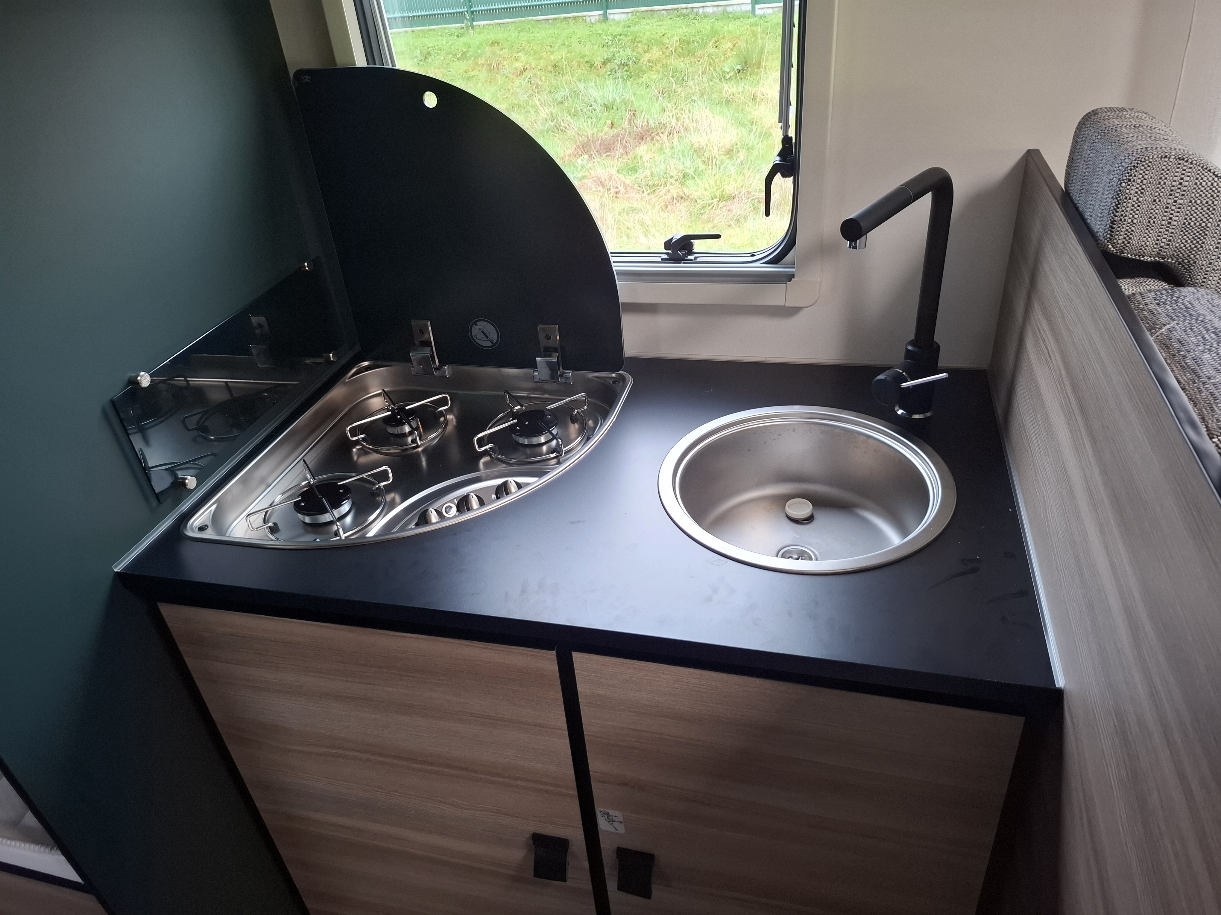 camping-car RIMOR KILLIG 50  intérieur  / coin cuisine