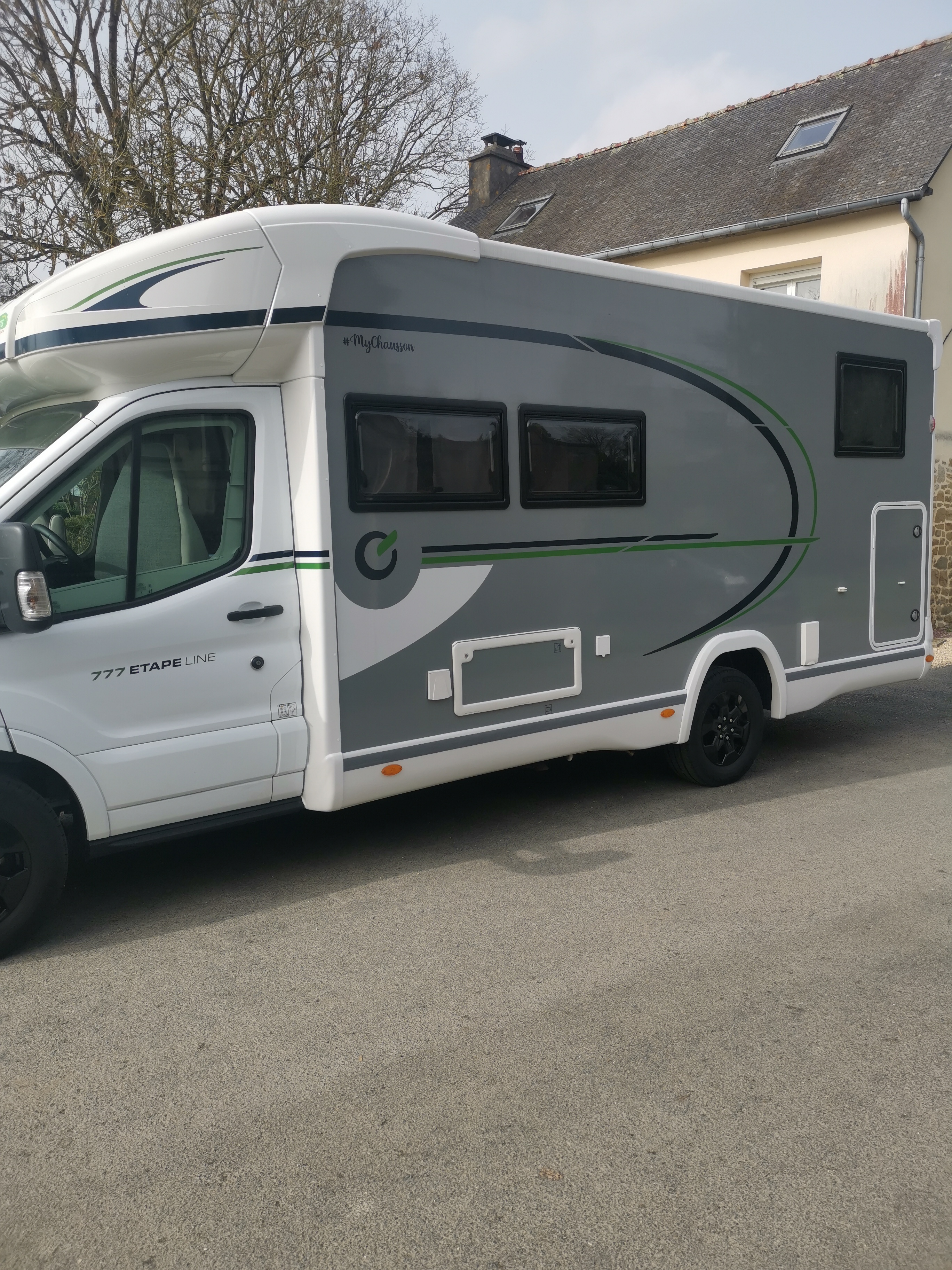 camping-car  CHAUSSON 77 ETAPE LINE  extérieur / latéral droit