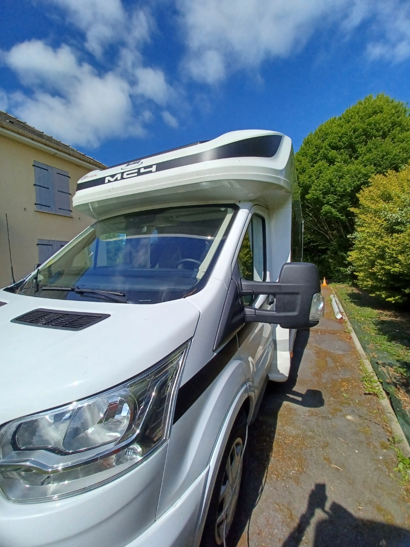camping-car MC LOUIS MC4 381  extérieur / latéral droit