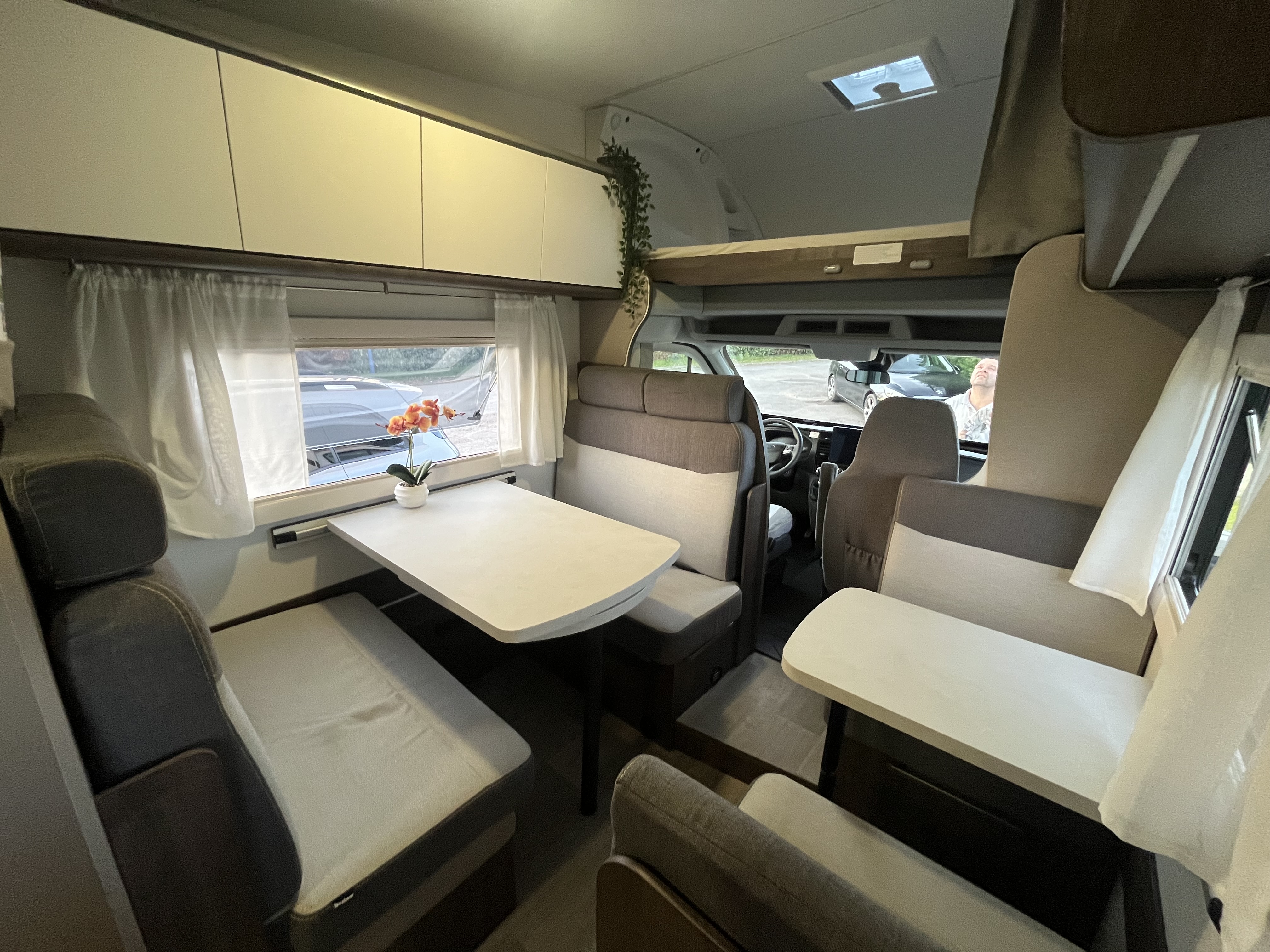 camping-car BENIMAR SPORT 324 UP  intérieur / coin salon
