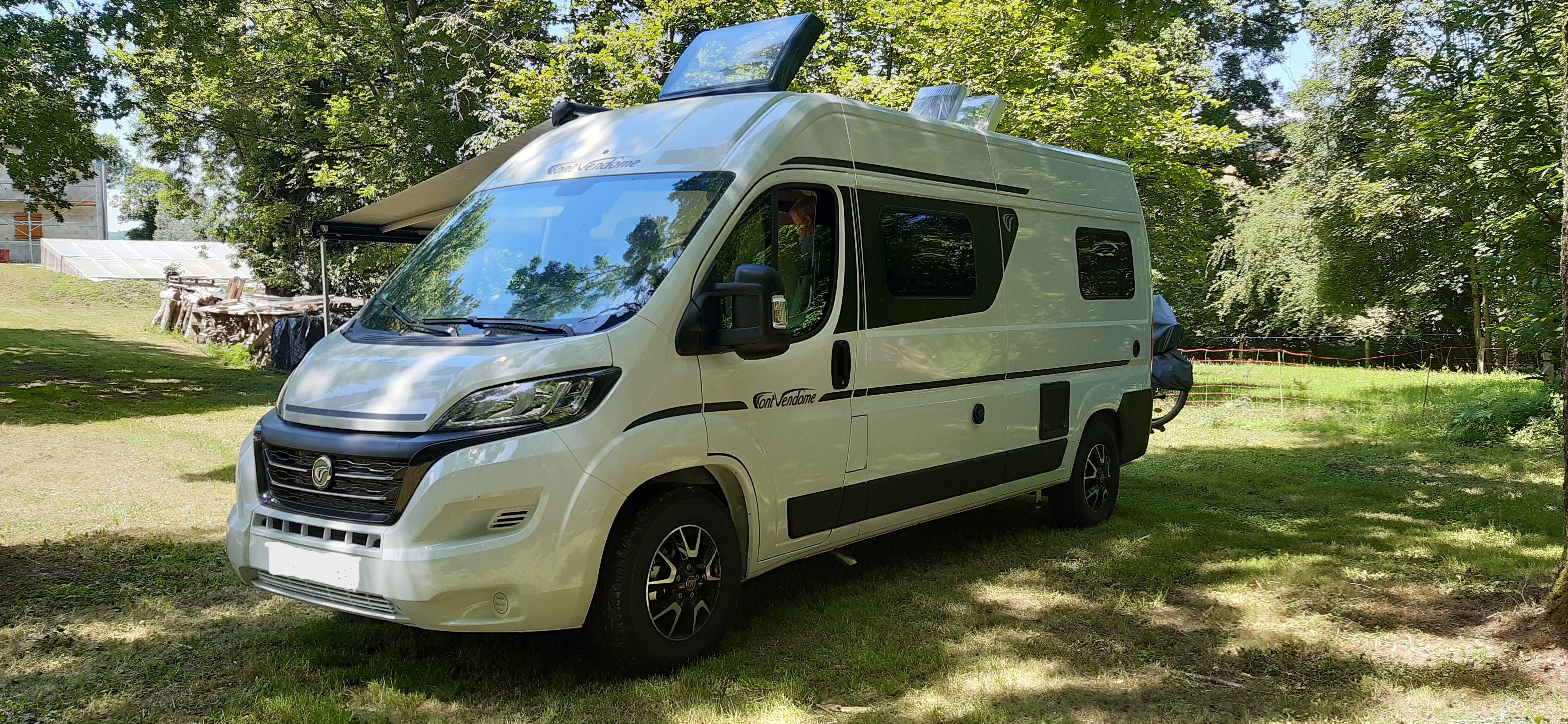camping-car FONT VENDOME LEADER CAMP  extérieur / face avant