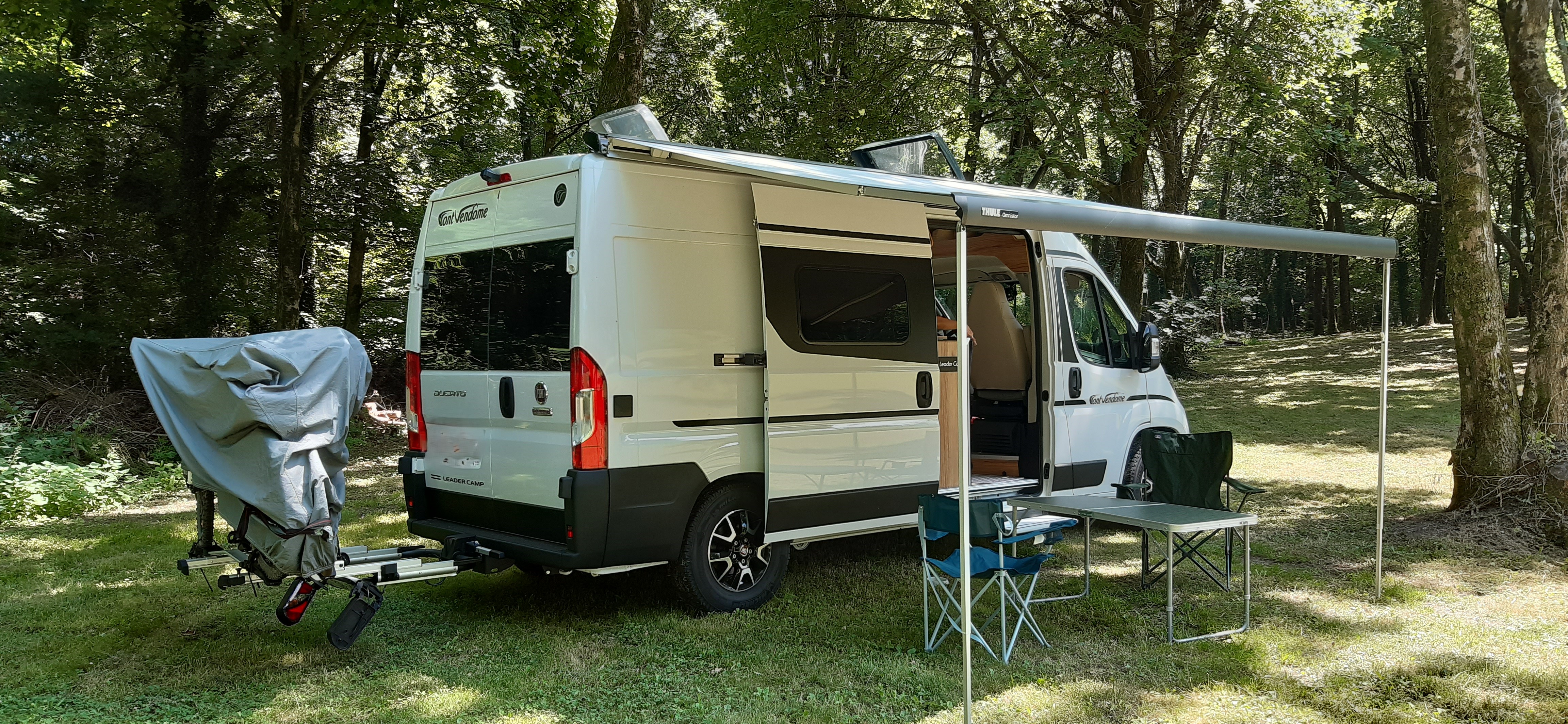 camping-car FONT VENDOME LEADER CAMP  extérieur / latéral droit